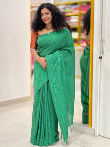 Golden Buta Design Banarasi Saree | PDS116