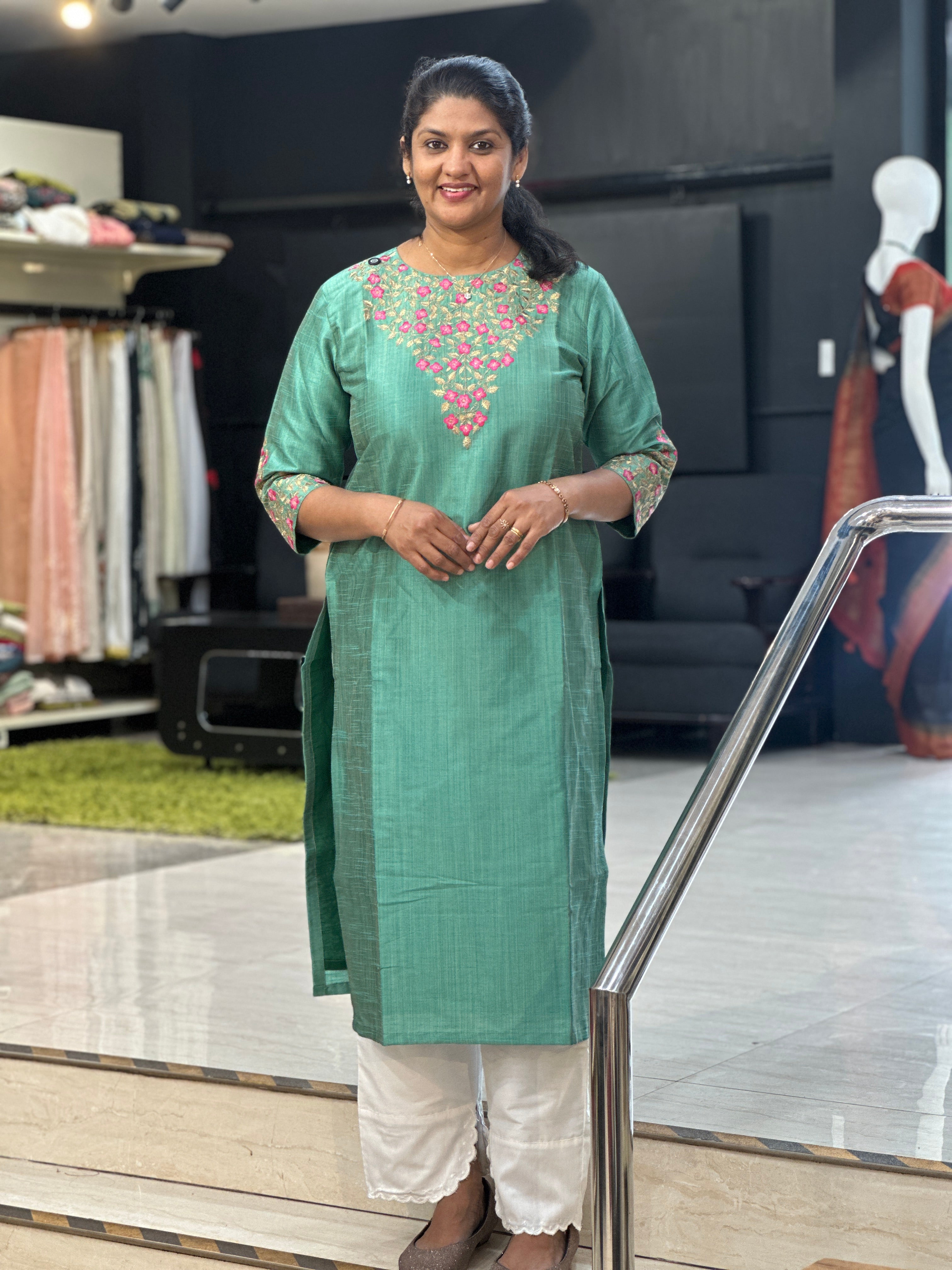 Floral Embroidered Chanderi Kurta | DNT1220