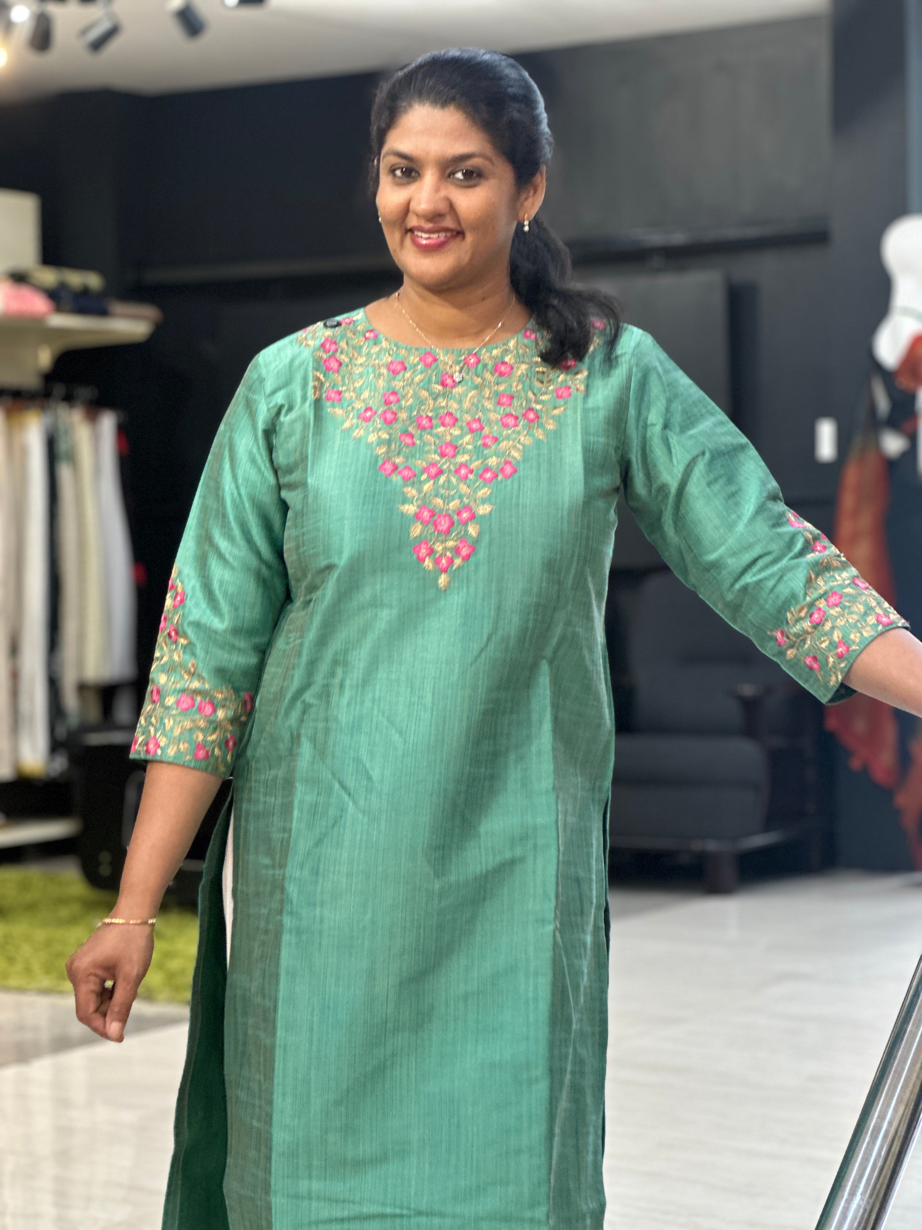 Floral Embroidered Chanderi Kurta | DNT1220
