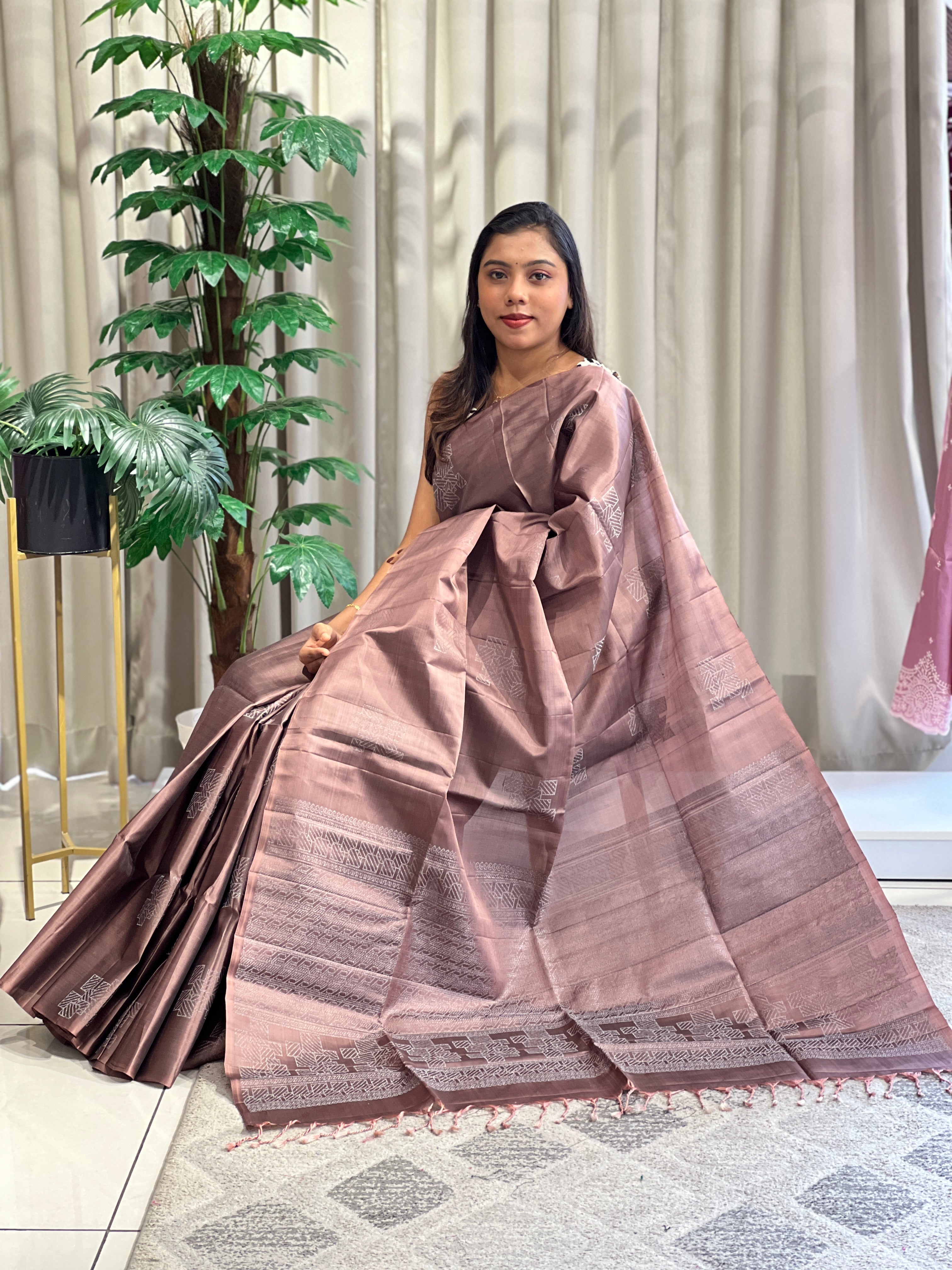 Kolam Pattern Buta Woven Soft Silk Saree | AT135