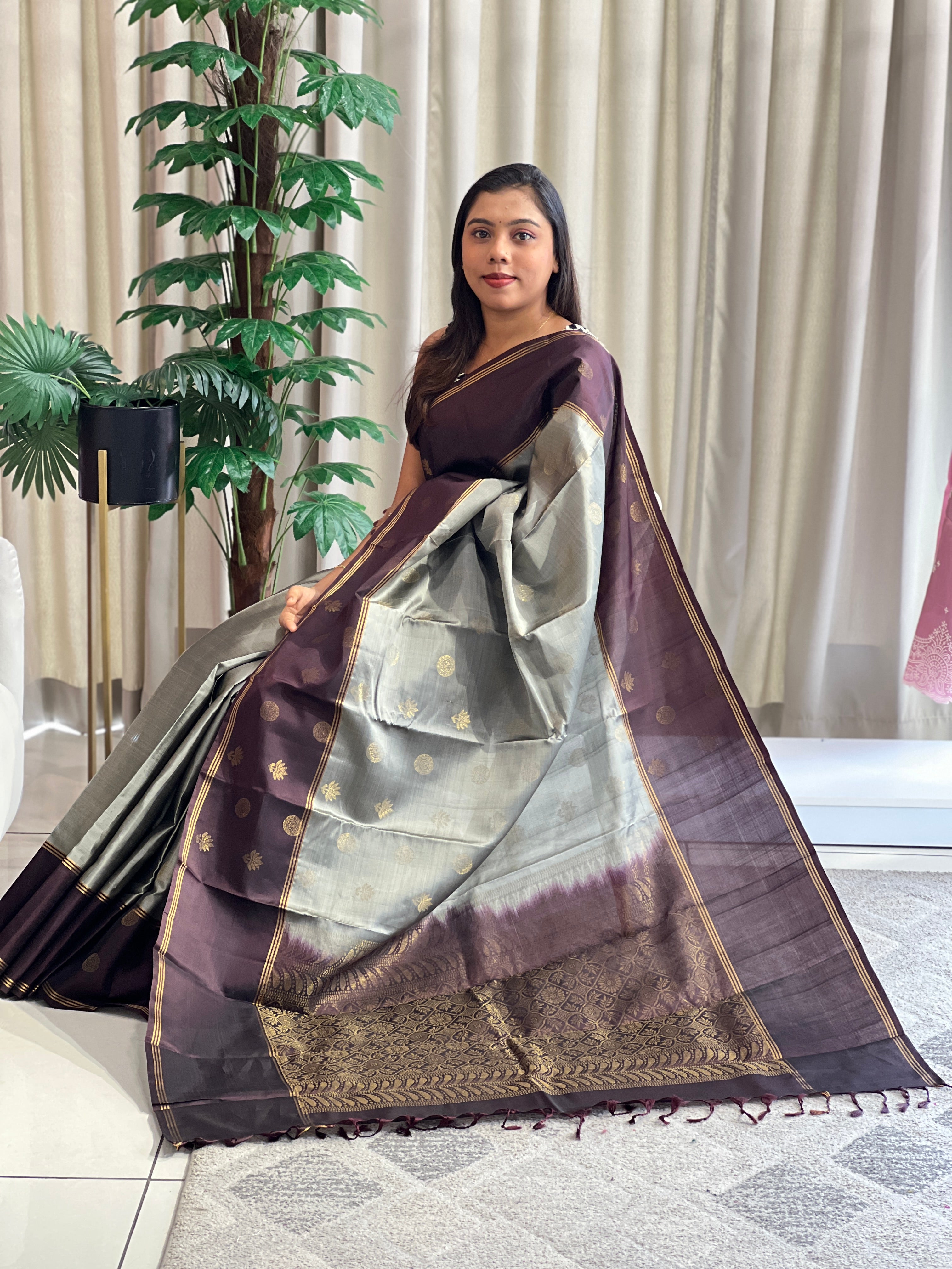 Hand Loom Abstract Pattern Soft Silk Saree | AT137