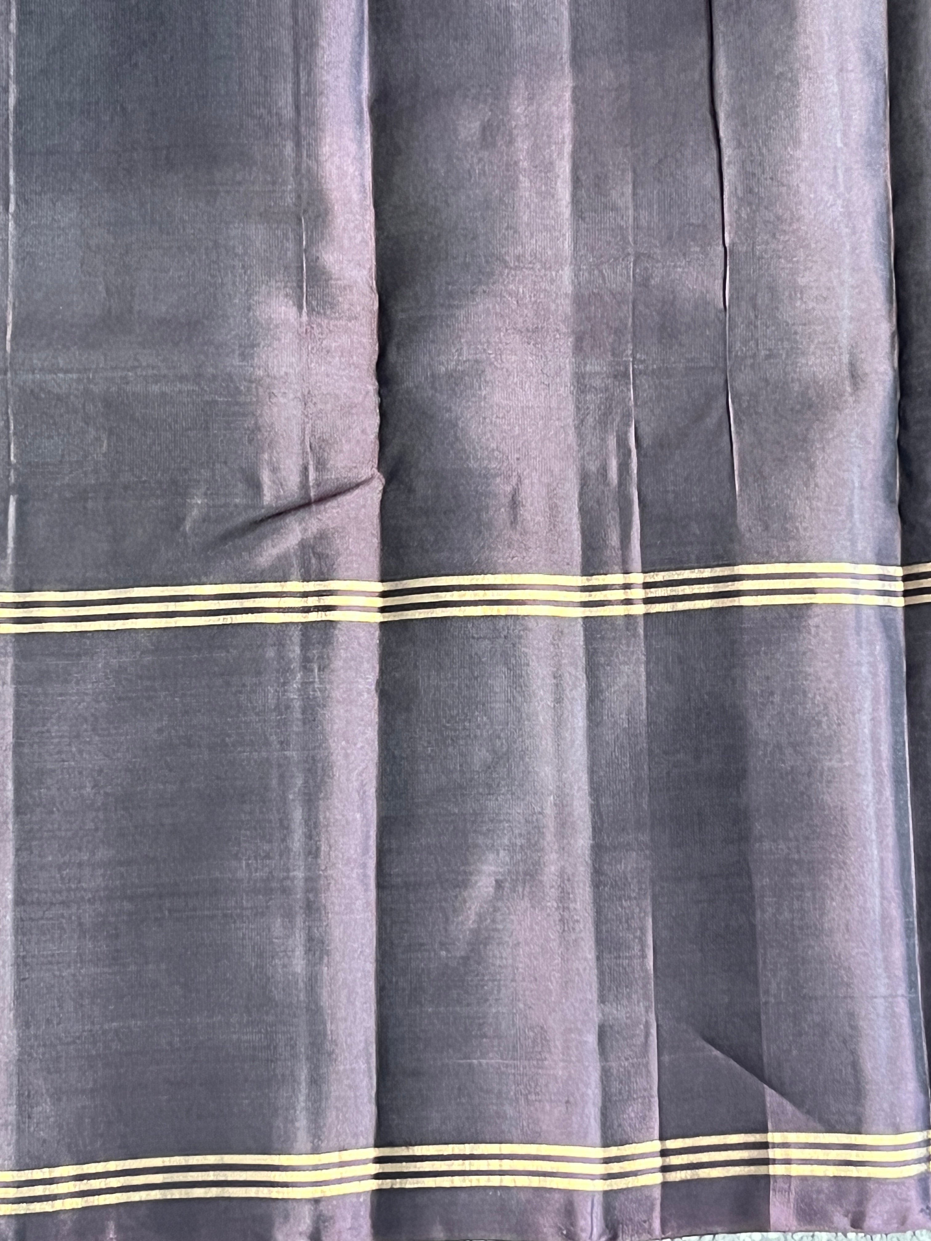 Hand Loom Abstract Pattern Soft Silk Saree | AT136