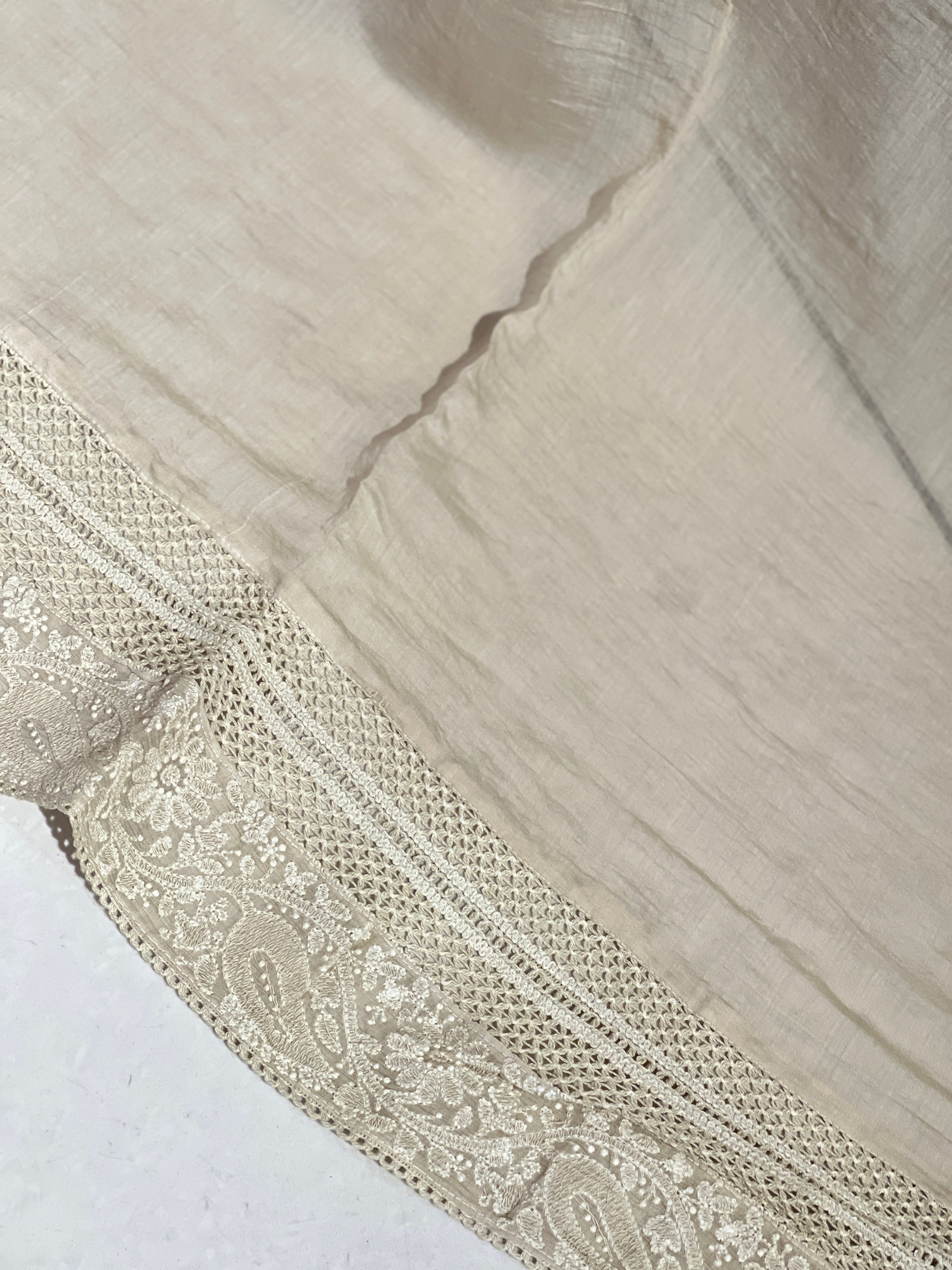 Lucknowi Inspired Embroidery Detailed Mul Chanderi Saree | MM427