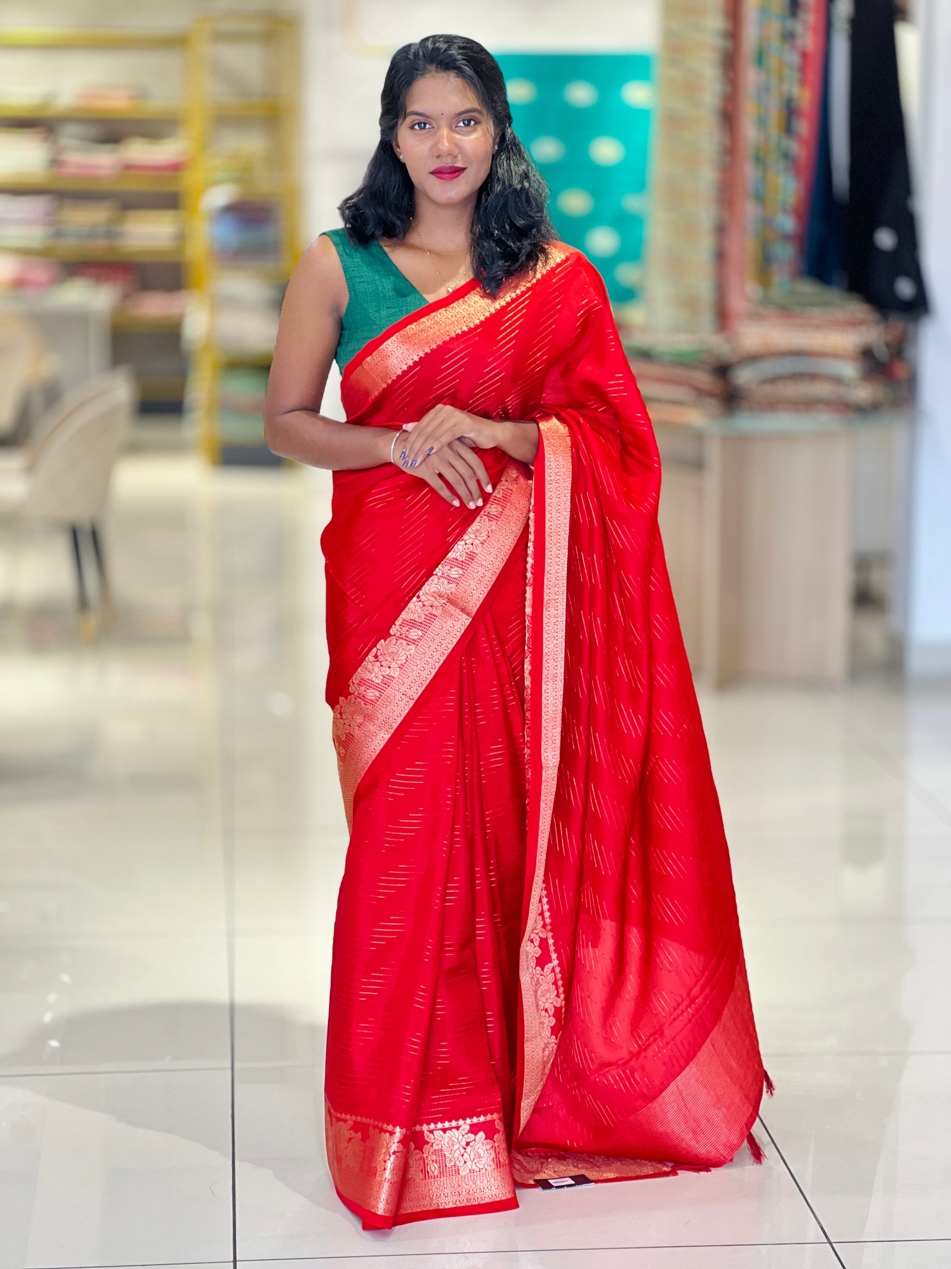 Diagonal Stripe Weaving Warm Silk Saree | SHC168