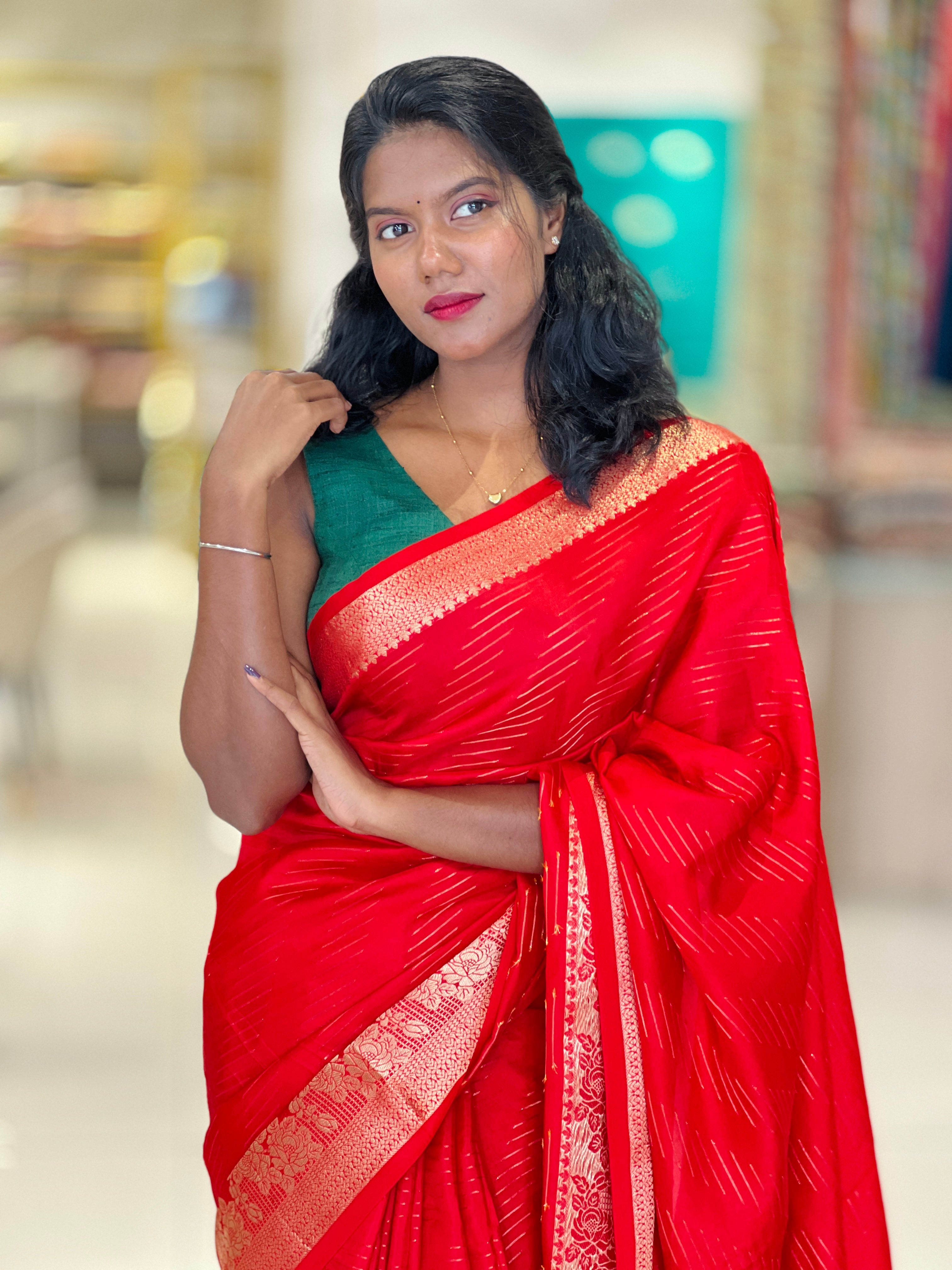 Diagonal Stripe Weaving Warm Silk Saree | SHC168