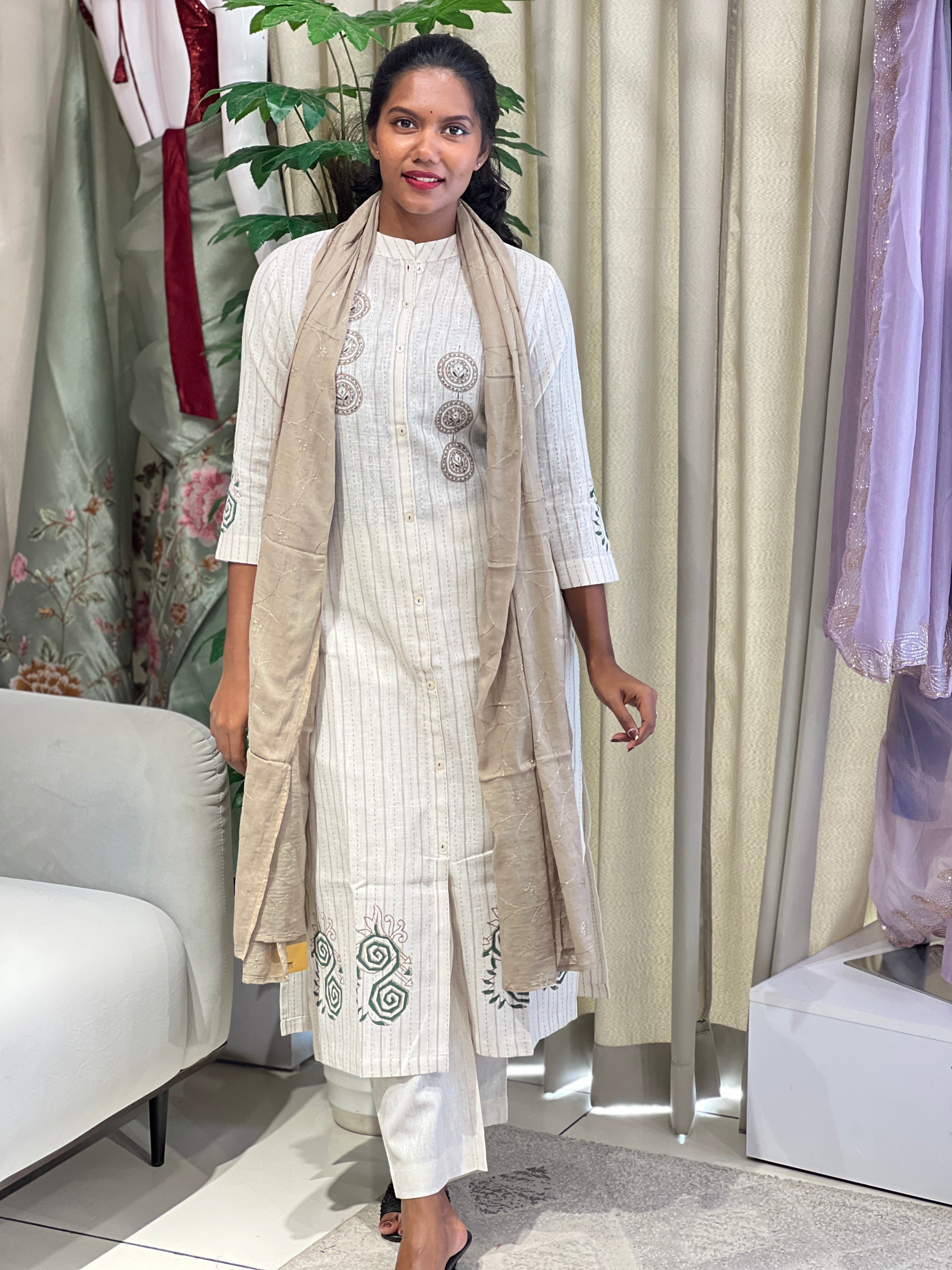 Kantha Embroidery Detailed Linen Cotton Kurta Set | PGI295