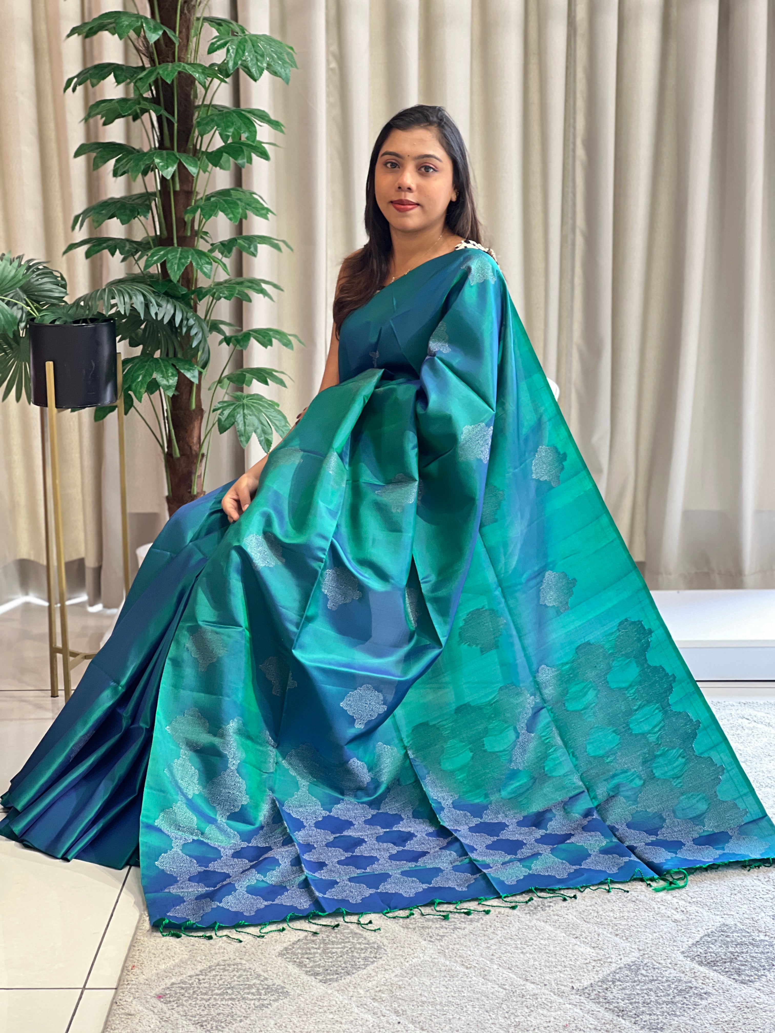 Kolam Pattern Buta Woven Soft Silk Saree | AT133