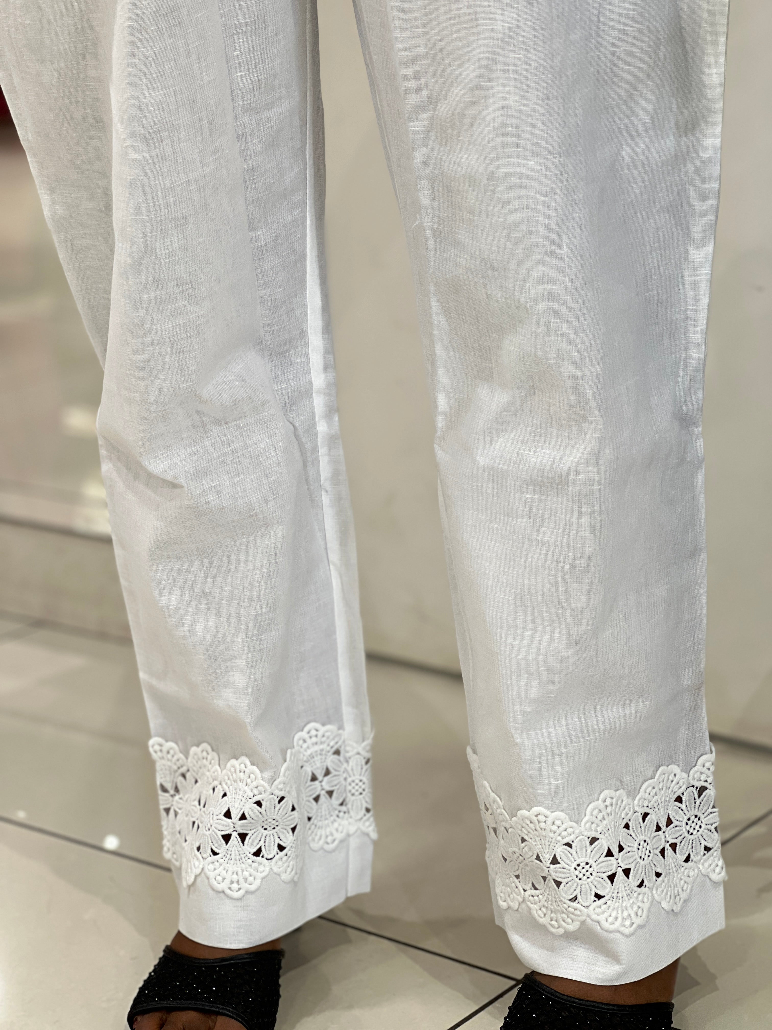 Lace Embroidery Detailed Cotton Bottom | PGI303