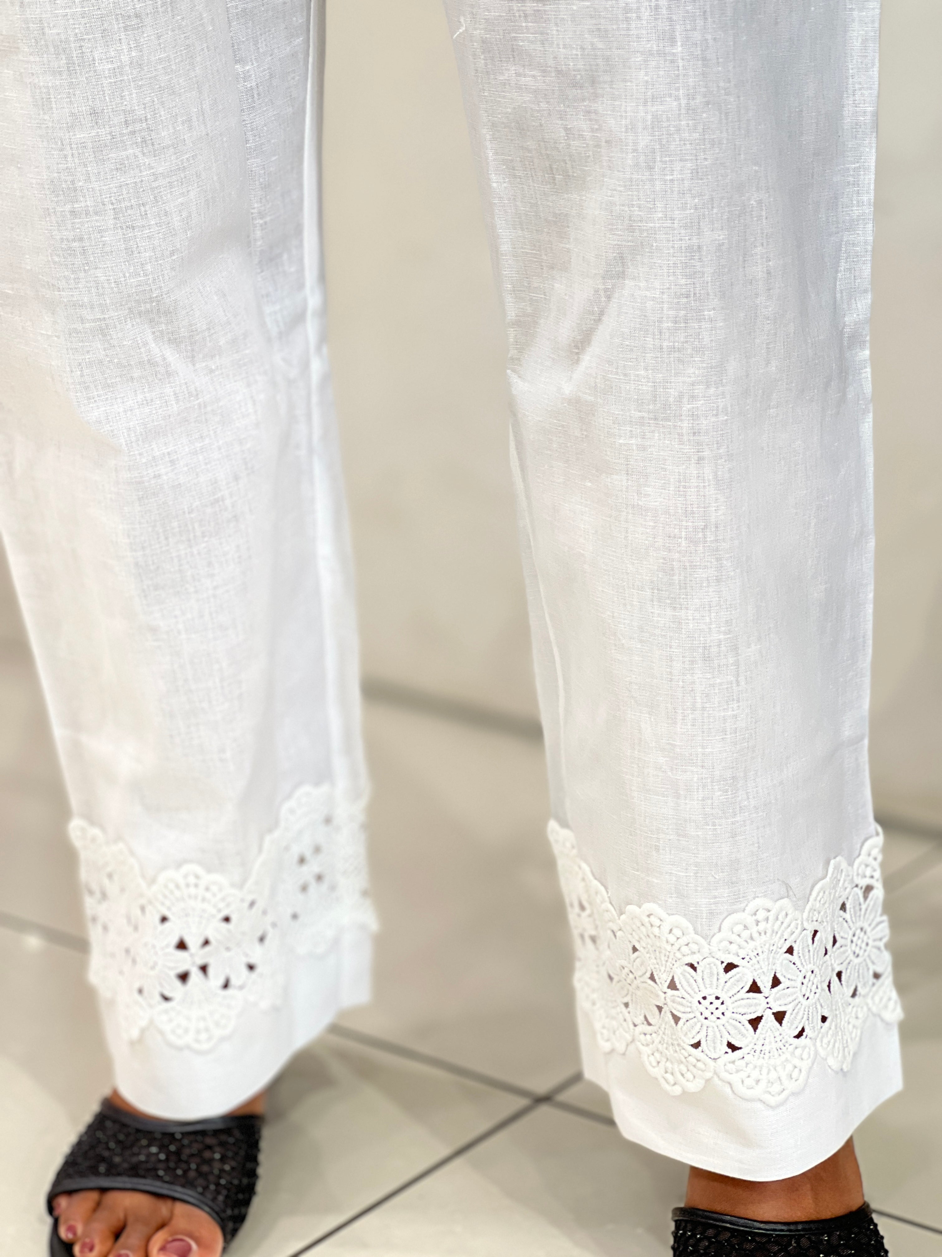 Lace Embroidery Detailed Cotton Bottom | PGI303