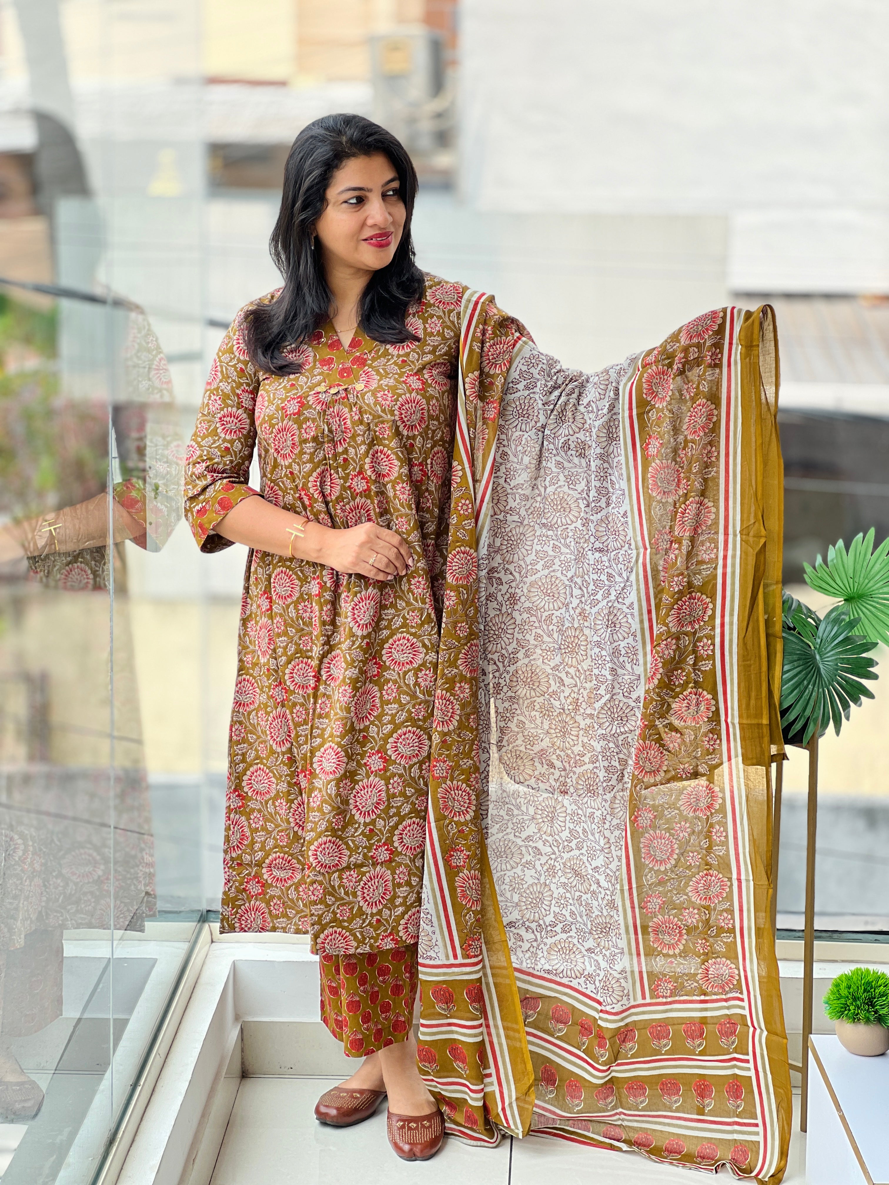 Block Printed Cotton Kurta Set | OMF121