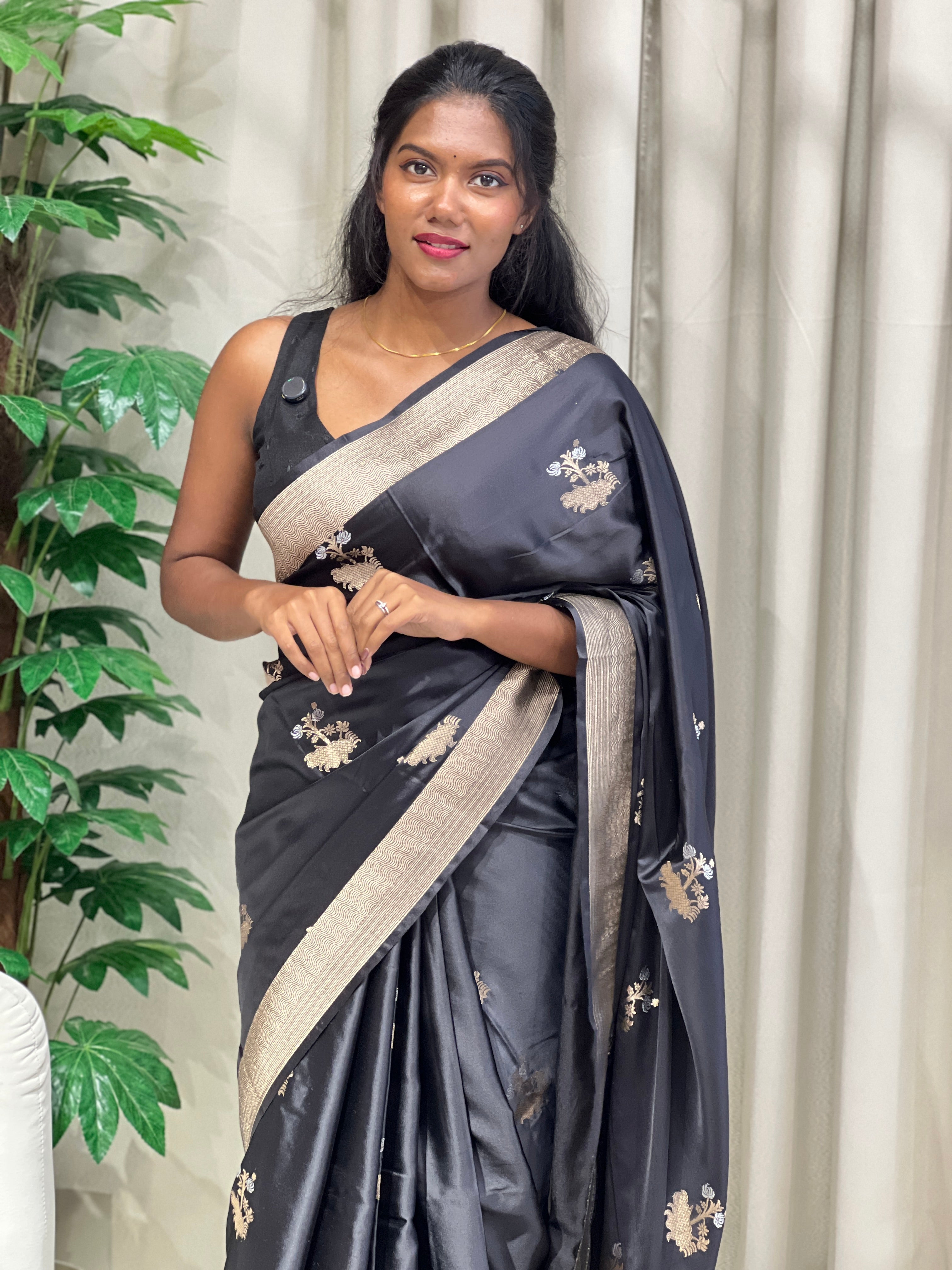 Silver and Golden Zari Woven Semi Banarasi Saree | NN451