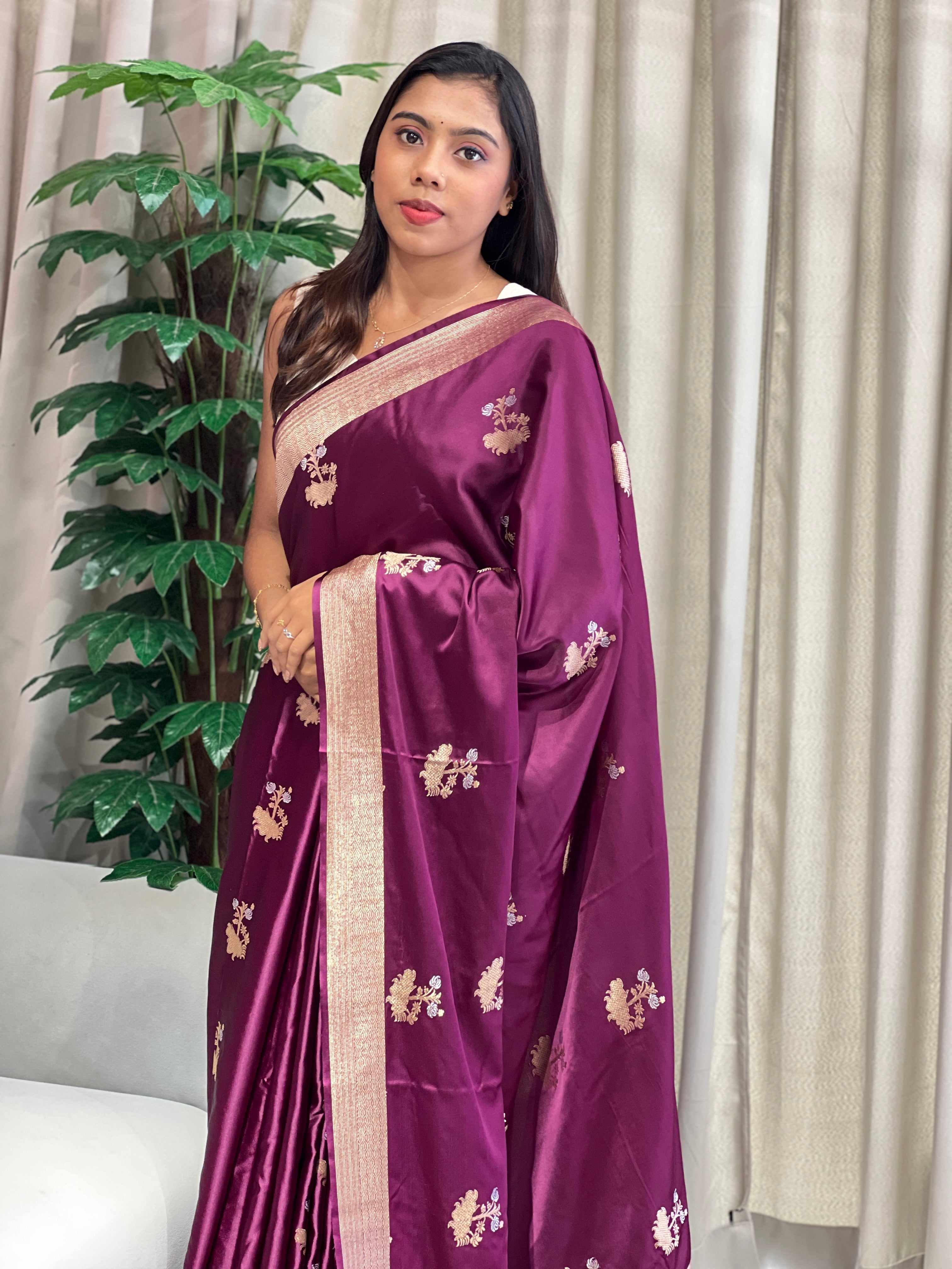 Silver and Golden Zari Woven Semi Banarasi Saree | NN450