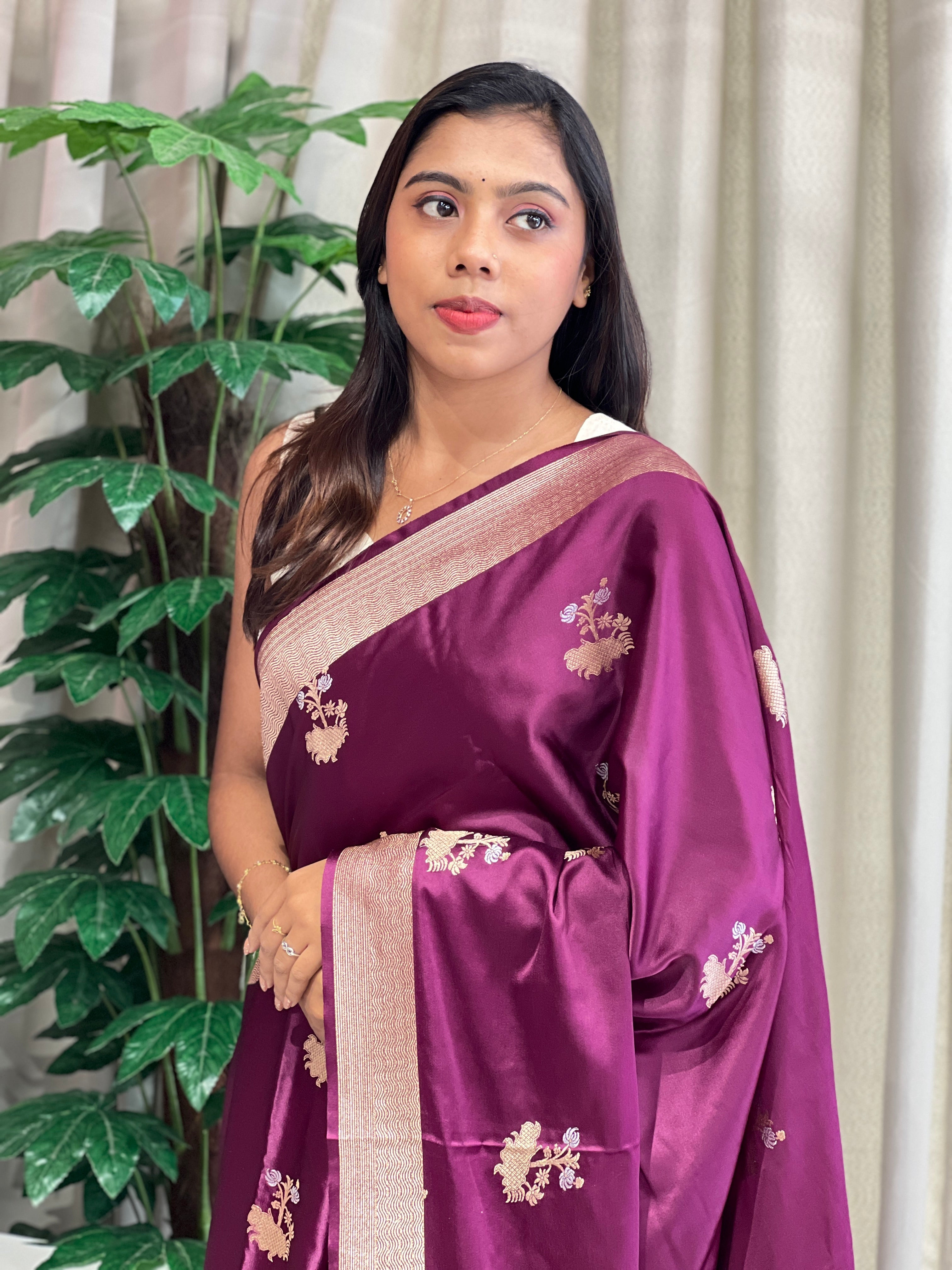 Silver and Golden Zari Woven Semi Banarasi Saree | NN450