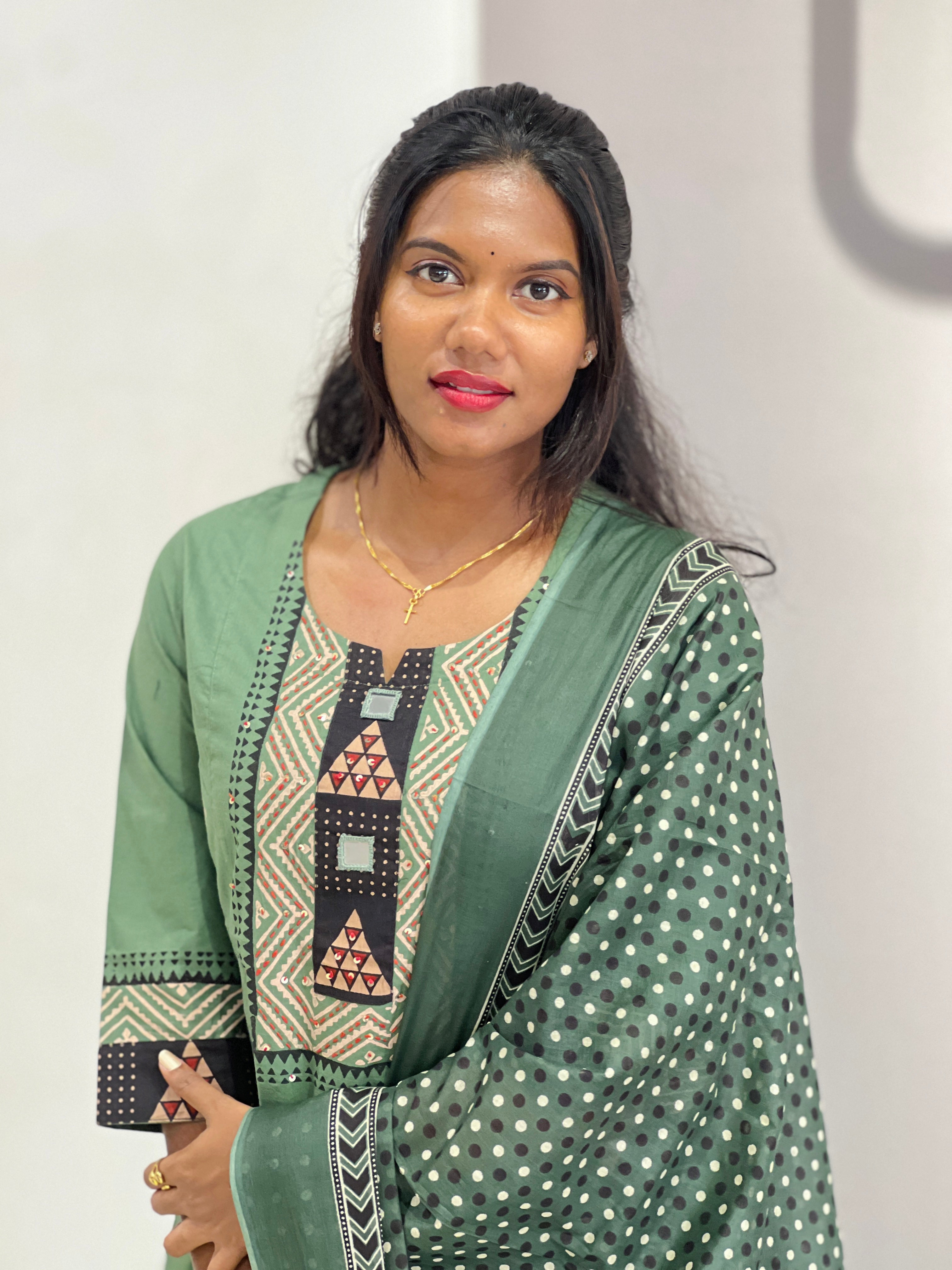 Block Printed Cotton Kurta Set | OMF125
