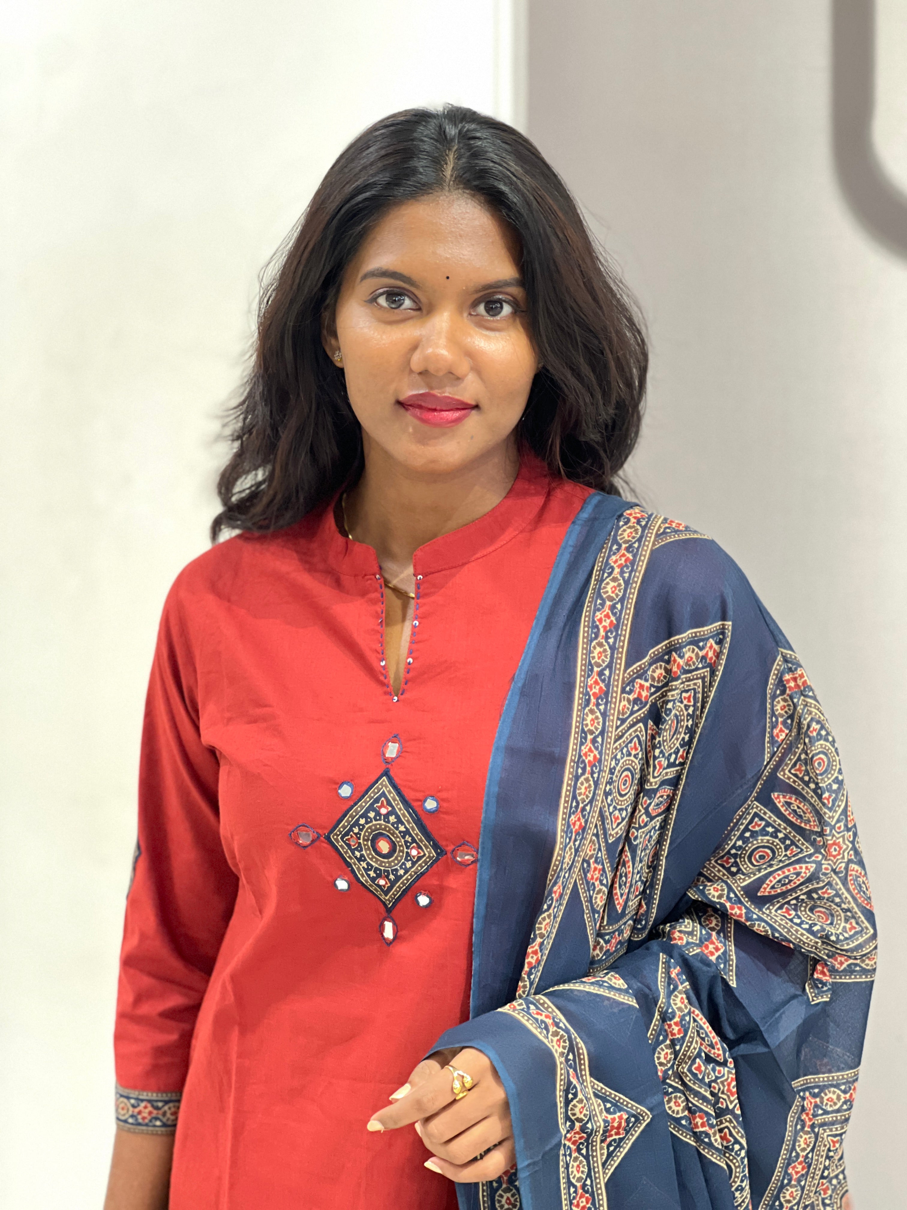 Patch With Mirror Detailed Cotton Kurta Set | OMF112