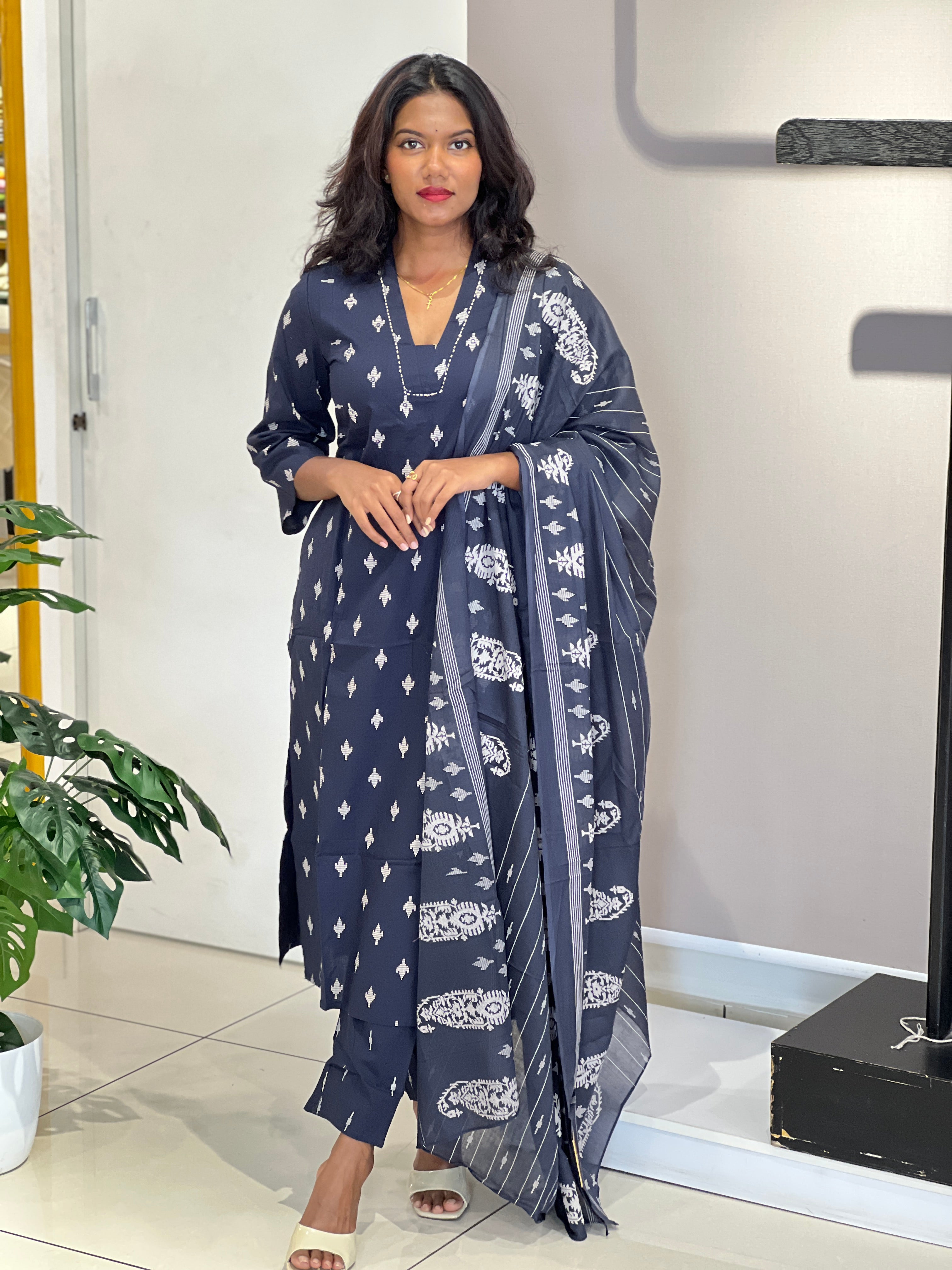 Ikat Printed Cotton Kurta Set | OMF114