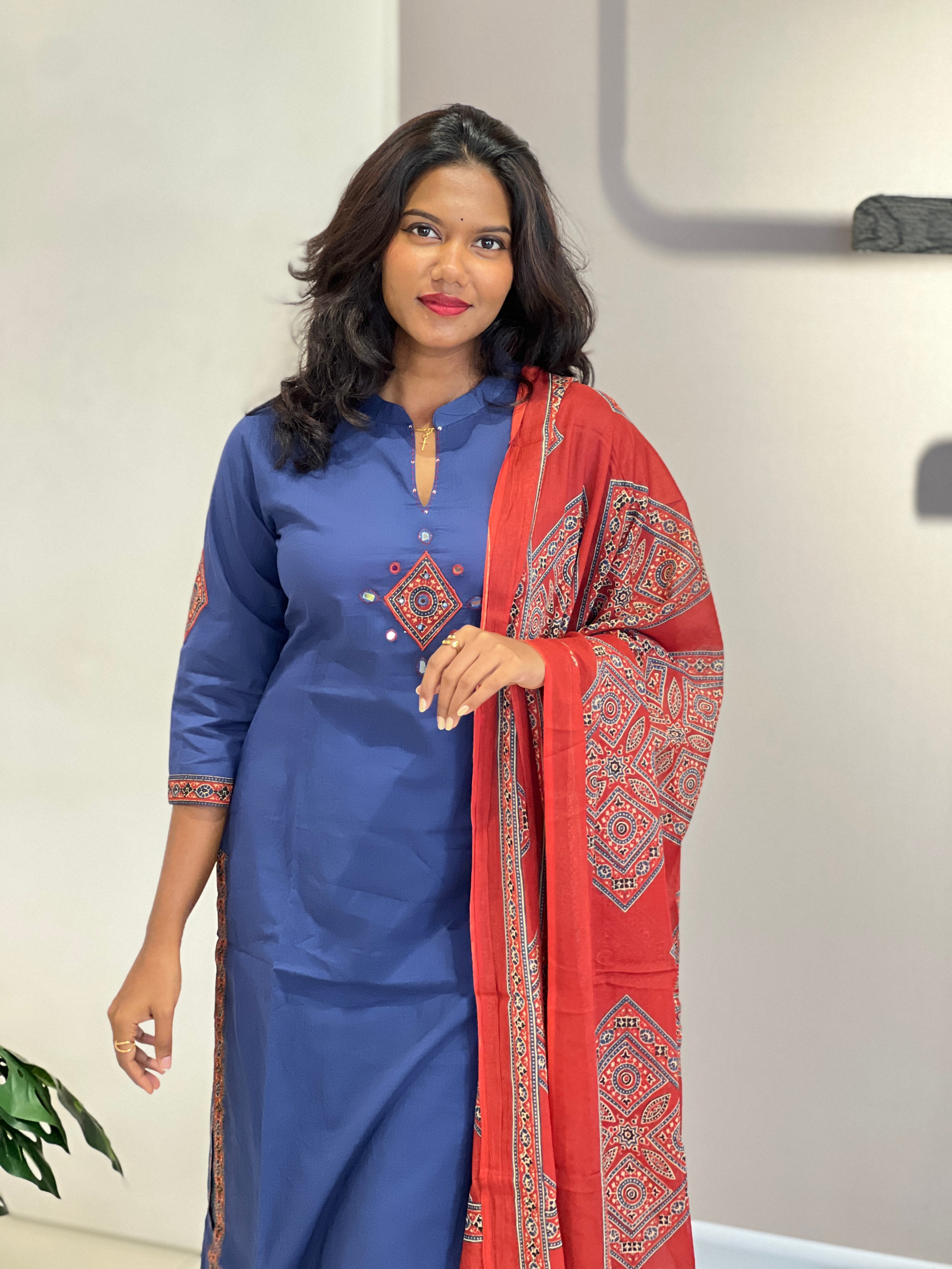 Patch With Mirror Detailed Cotton Kurta Set | OMF111