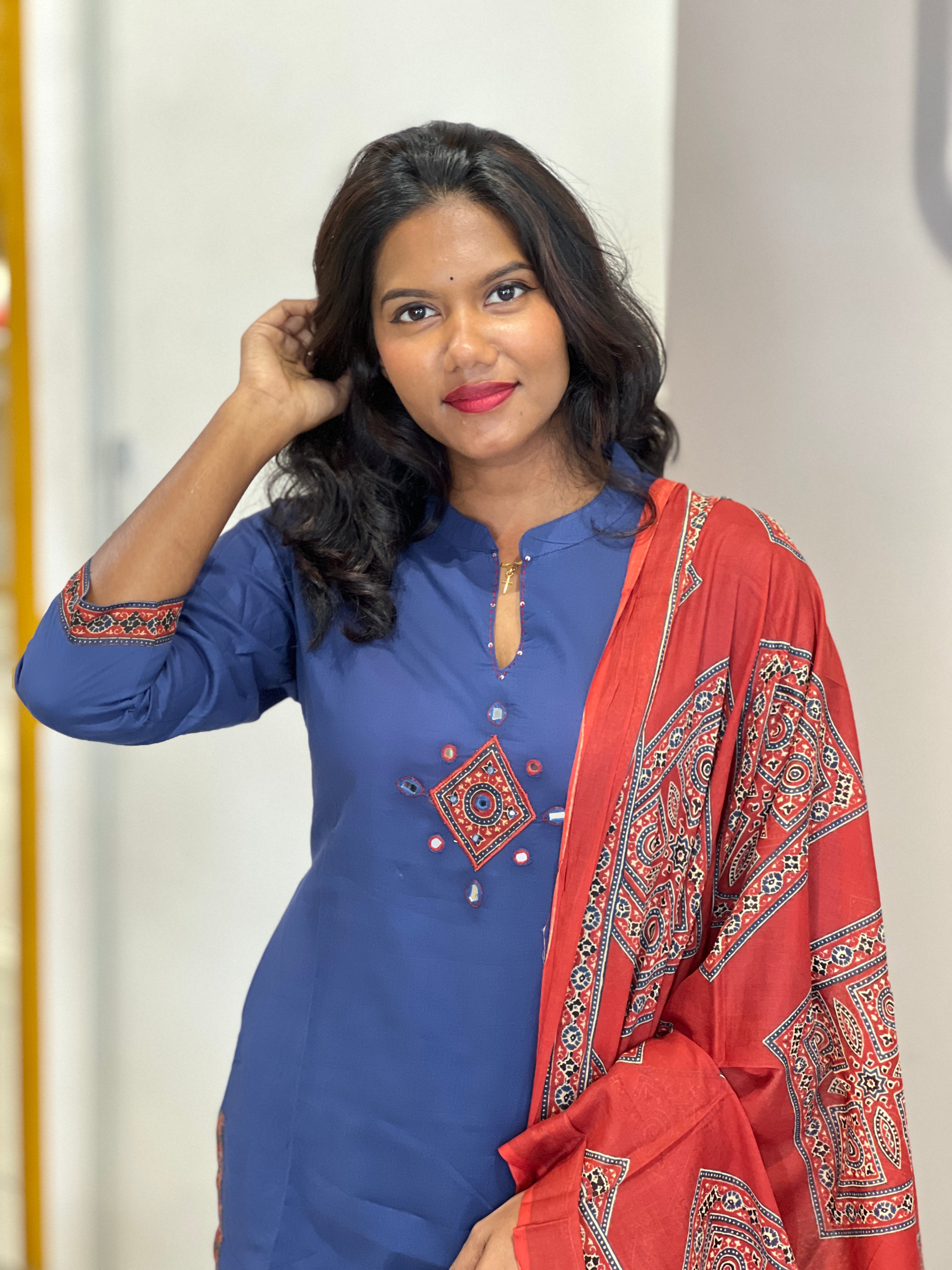 Patch With Mirror Detailed Cotton Kurta Set | OMF111