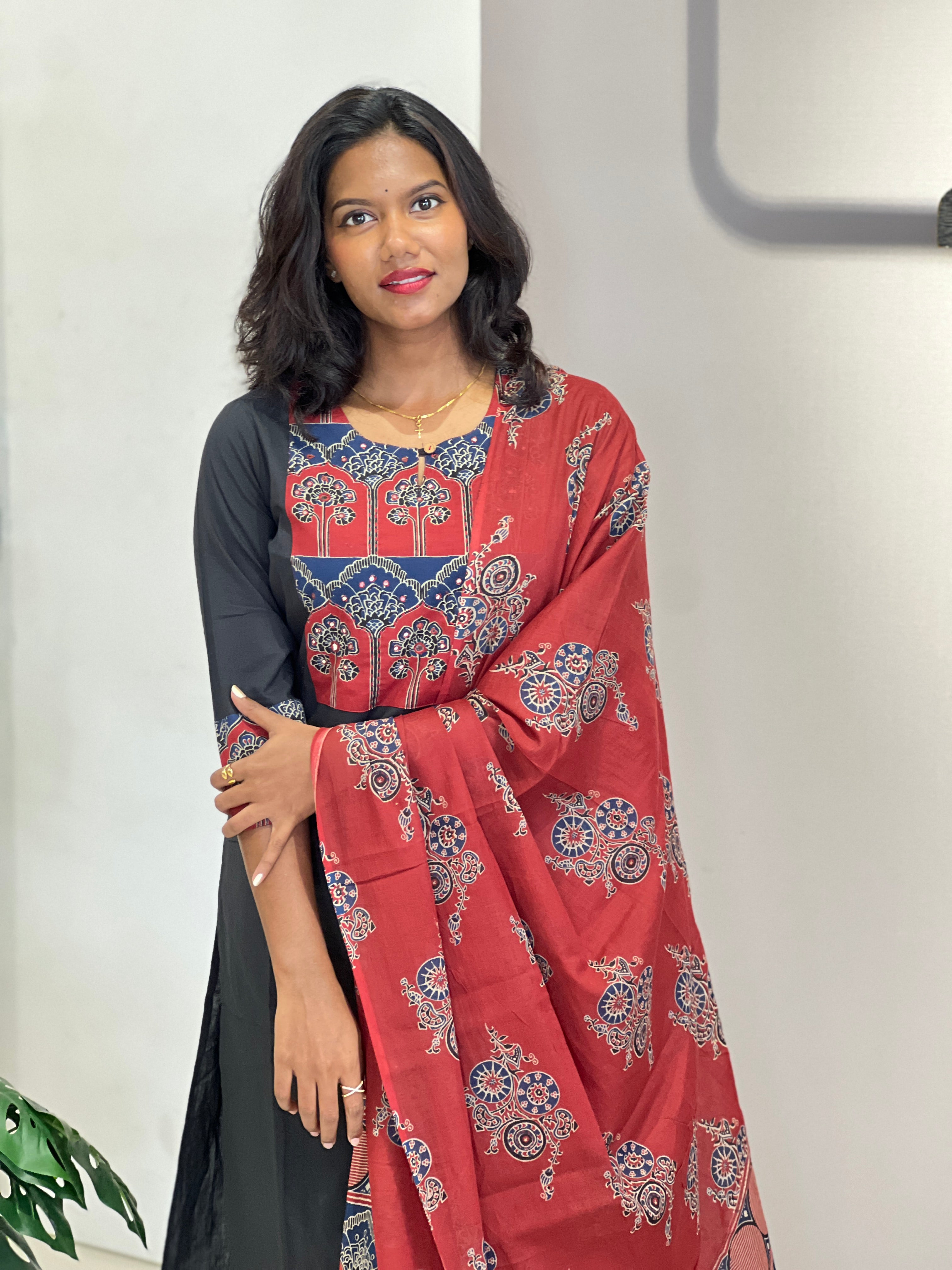 Printed Patch Detailed Cotton Kurta Set | OMF113