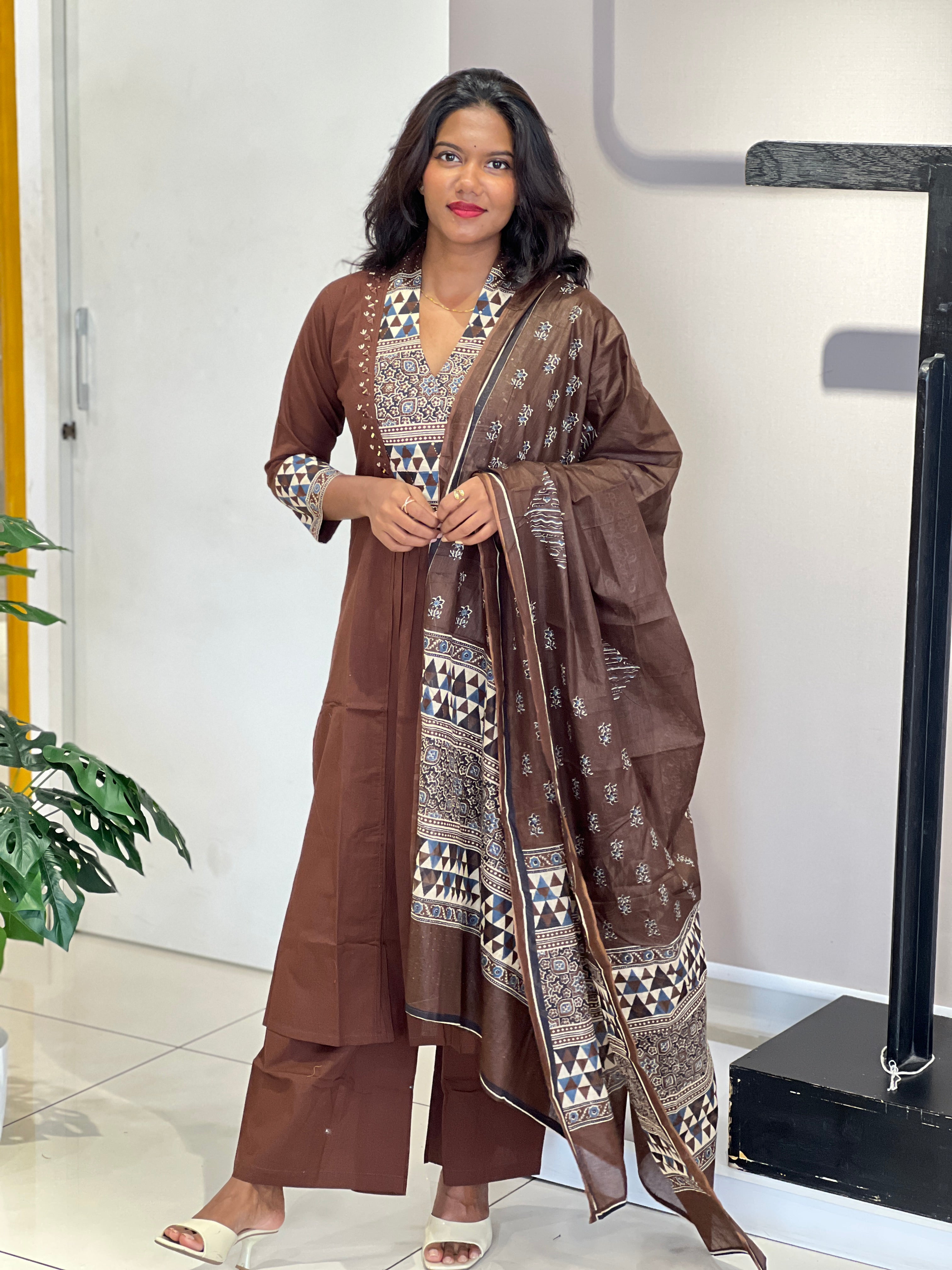 Block Printed Patch Detailed Cotton Kurta Set | OMF116