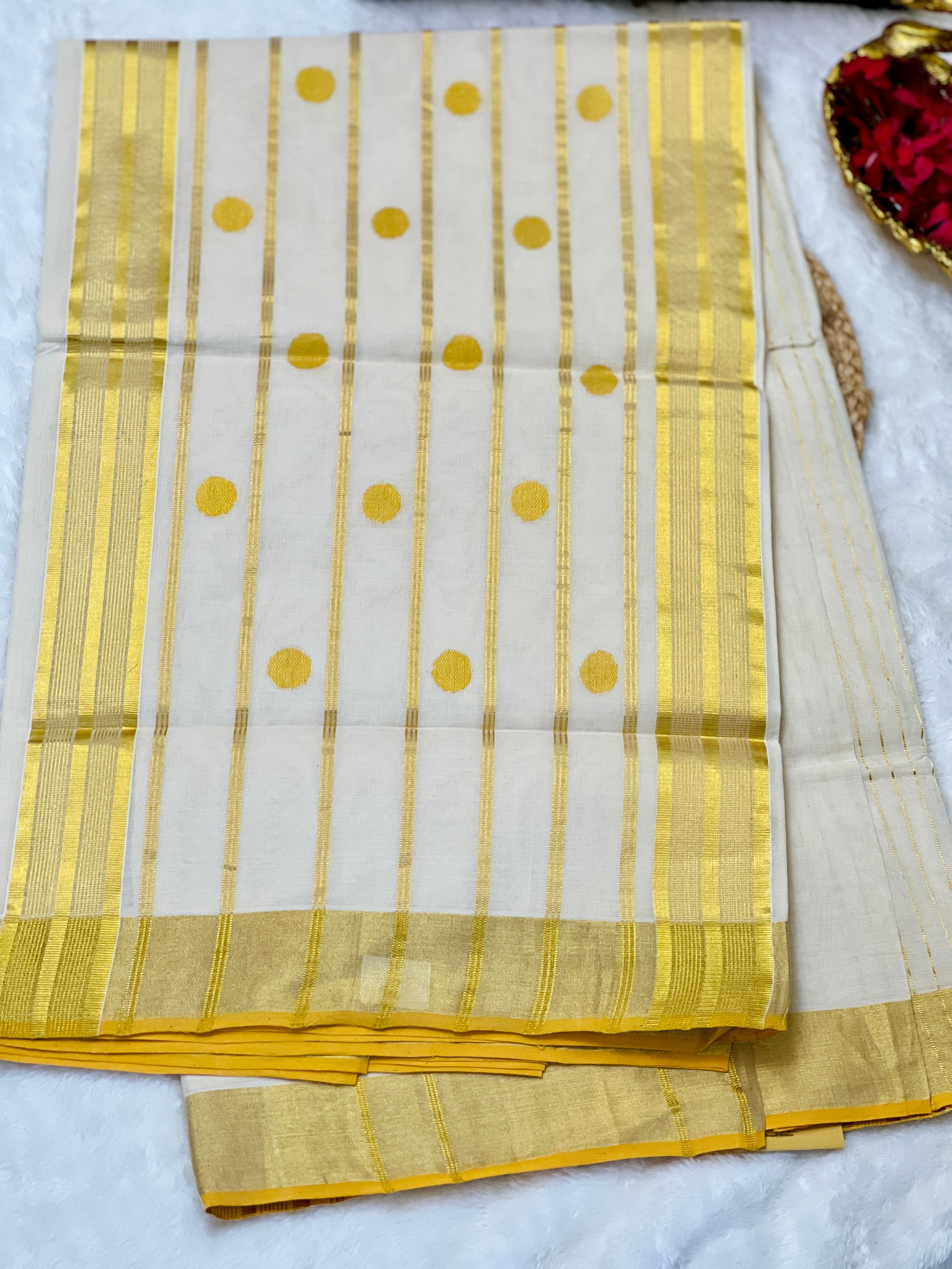 Coin & Stripe weaving Patterned Kerala Cotton Saree | KL396