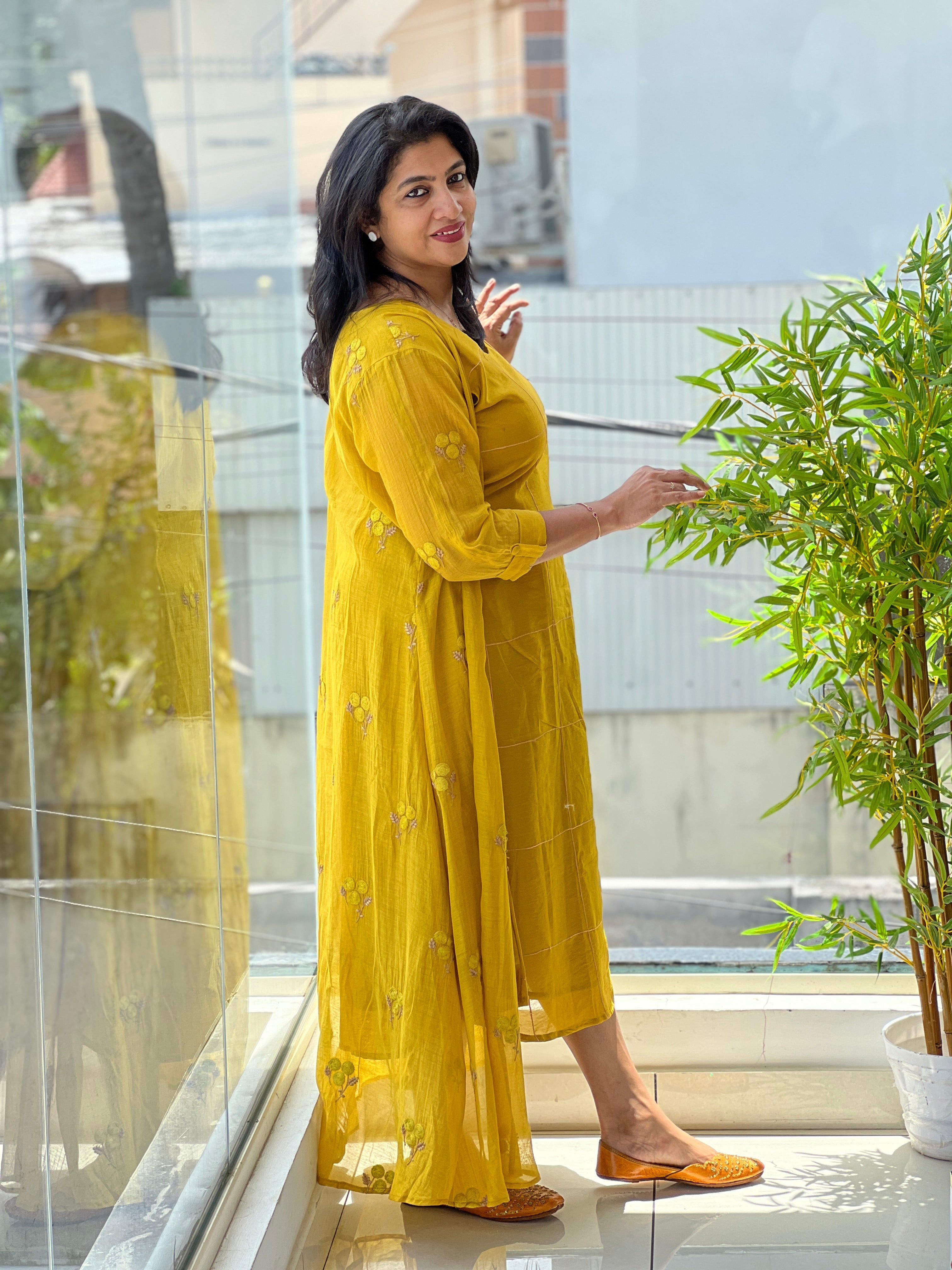 Check Pattern With Floral Embroidery Detailed Kurta With Jacket | DN776