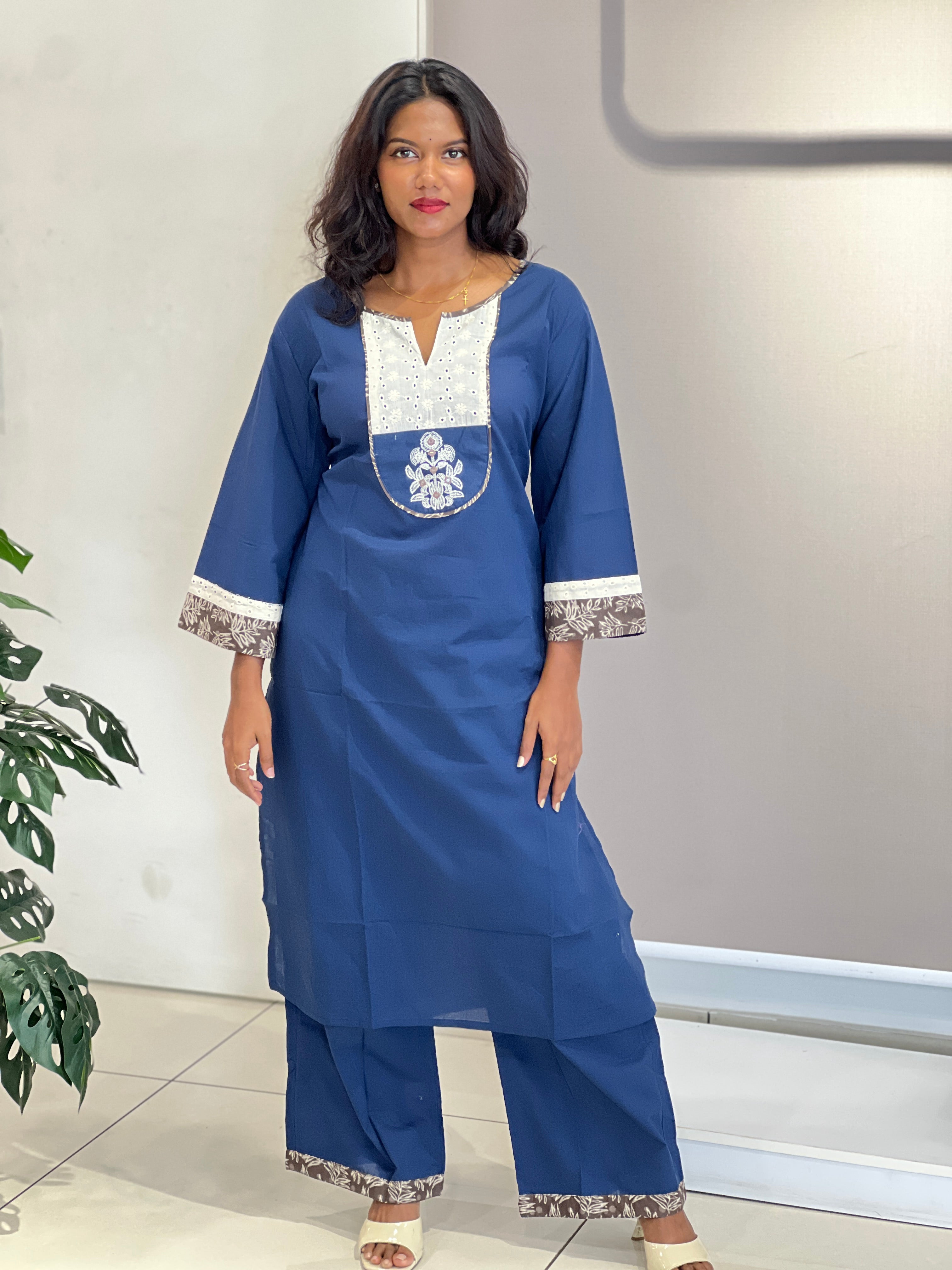 Hakoba Patch Detailed Cotton Kurta Set | OMF117