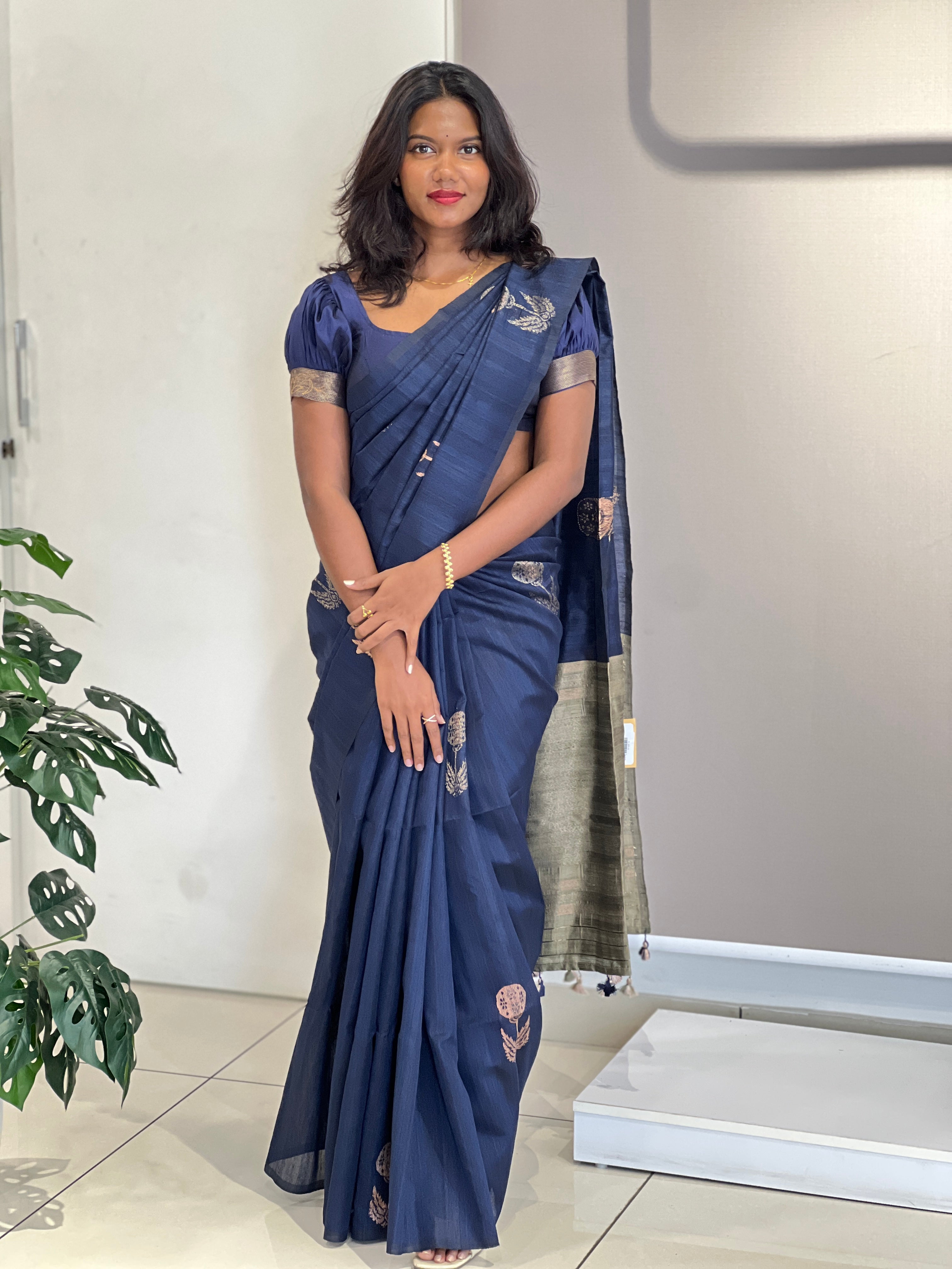 Thread & Zari Woven Tussar Finish Saree | RSF115
