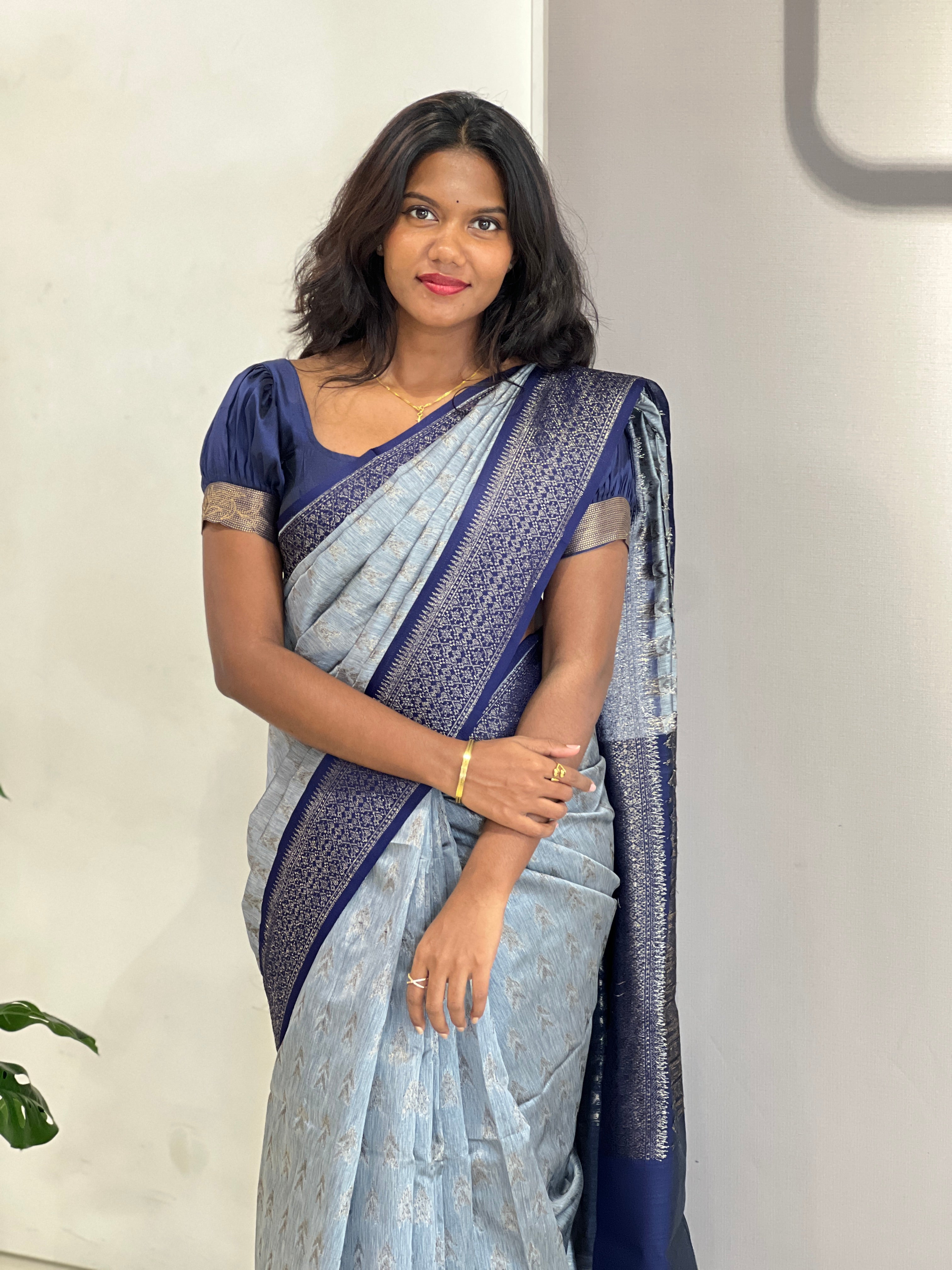 Thread & Zari Woven Tussar Finish Saree | RSF128