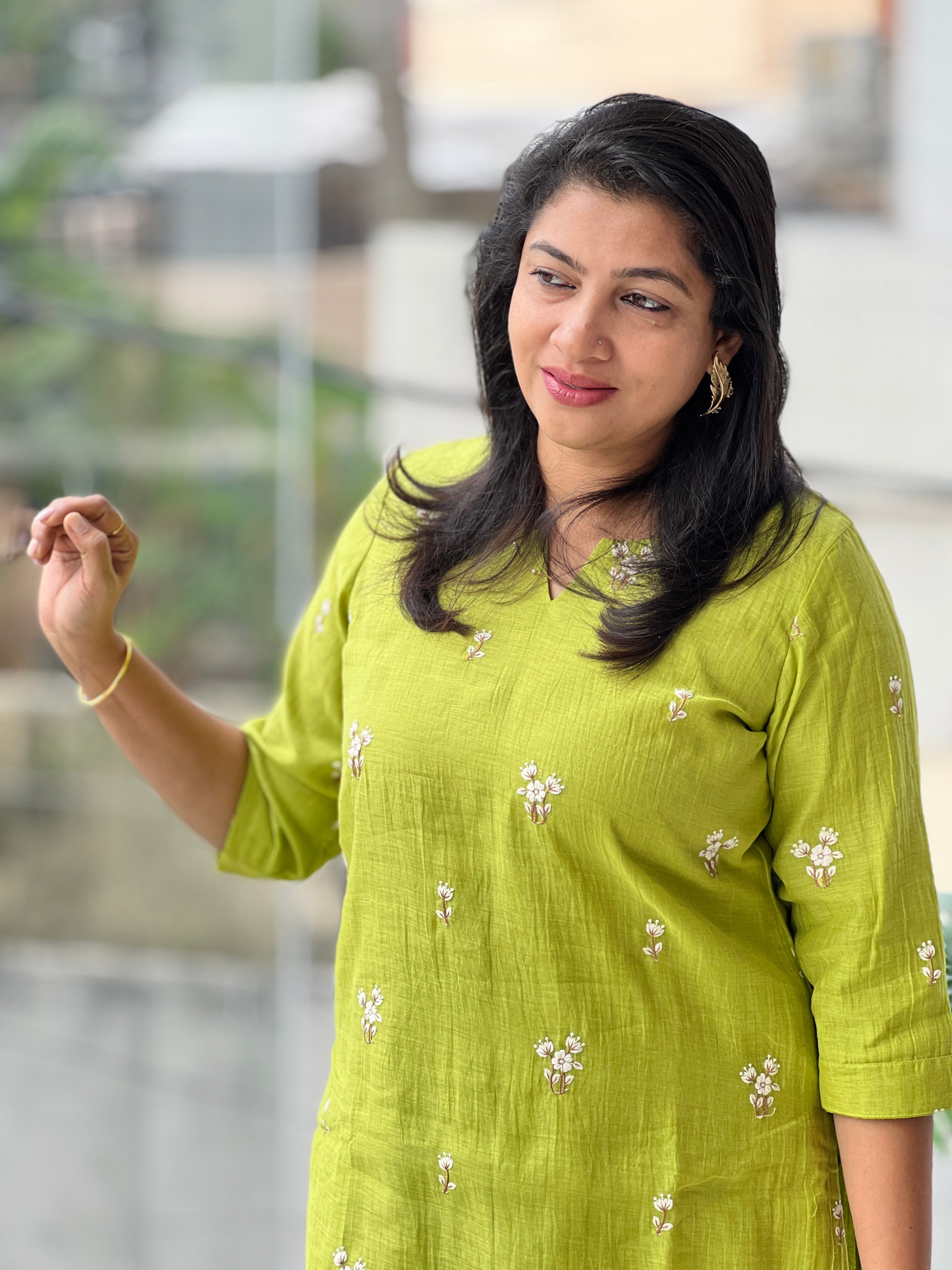 Floral Embroidery Detailed Pure Mul Cotton Kurta Set | DN805