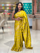 Zari Woven Geometric Patterned Banarasi Silk Saree | YNG584