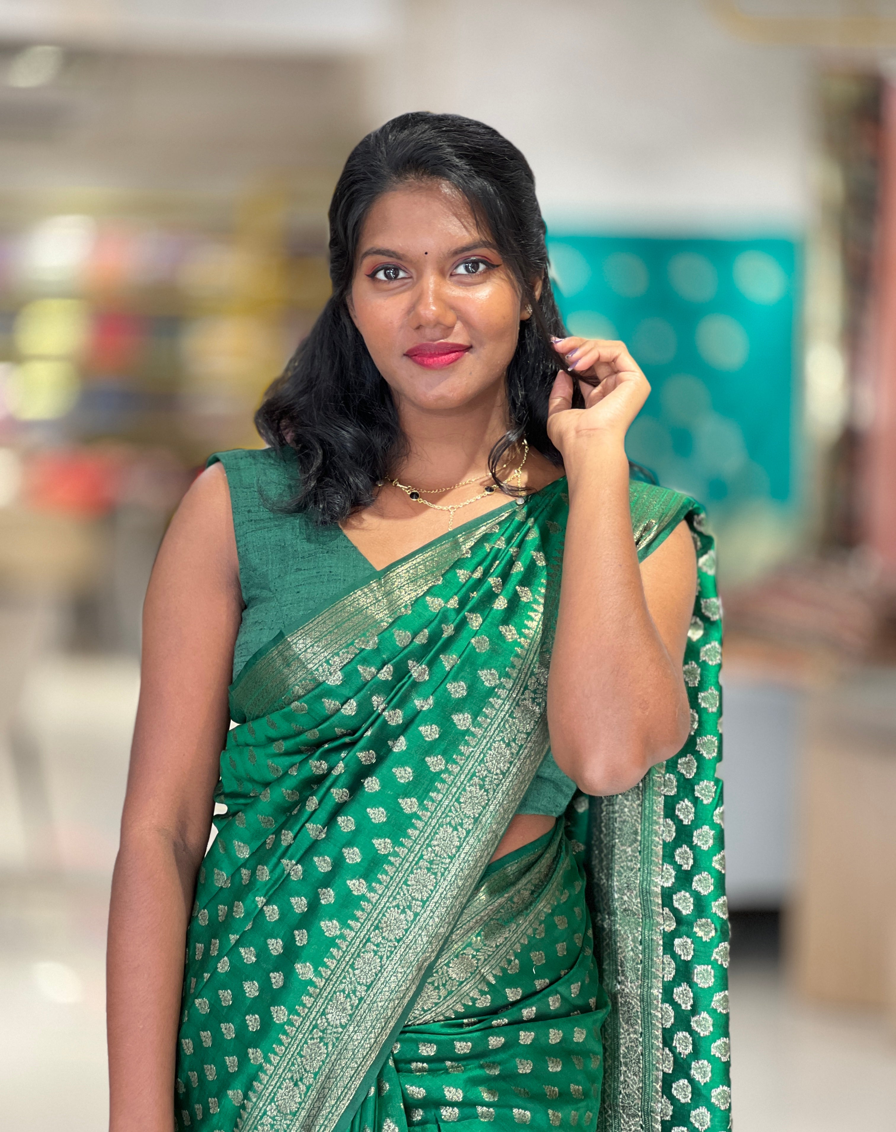 Golden Zari With Thread Weaved Banarasi Silk Saree | YNG596