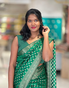 Golden Zari With Thread Weaved Banarasi Silk Saree | YNG596