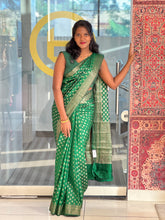 Golden Zari With Thread Weaved Banarasi Silk Saree | YNG596