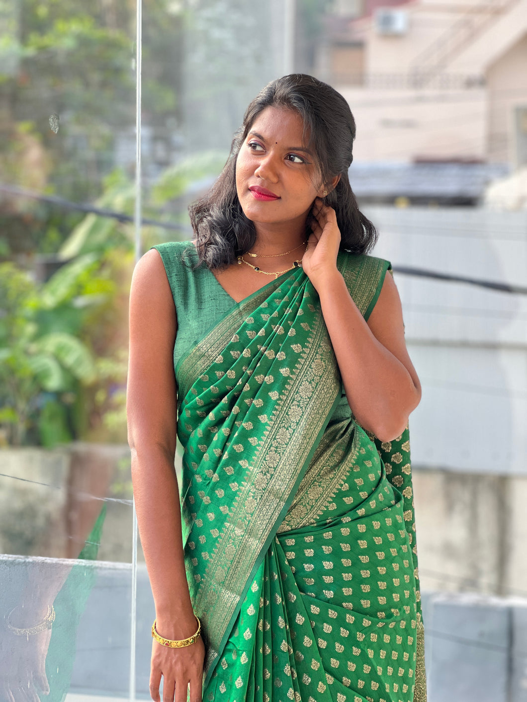 Golden Zari With Thread Weaved Banarasi Silk Saree | YNG596