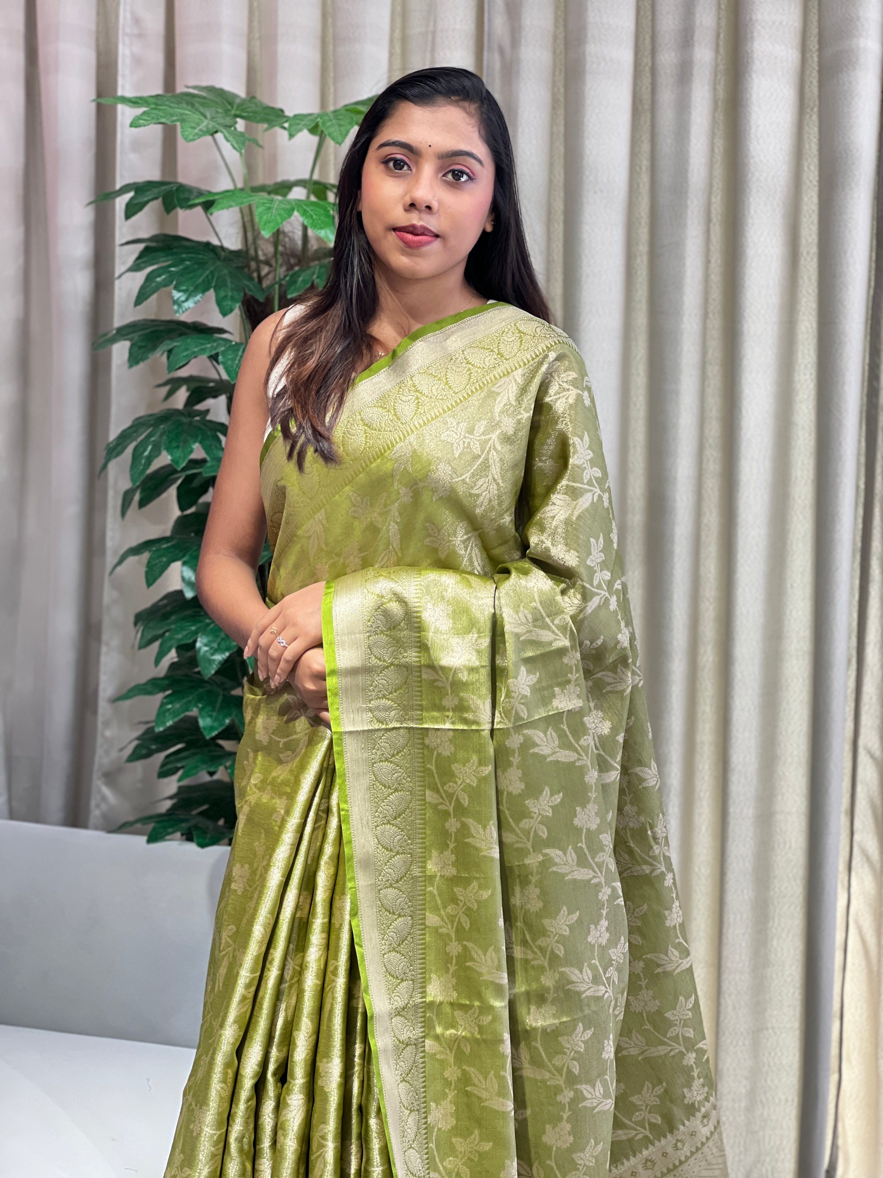 Floral Zari Woven Semi Banarasi Saree | NN449