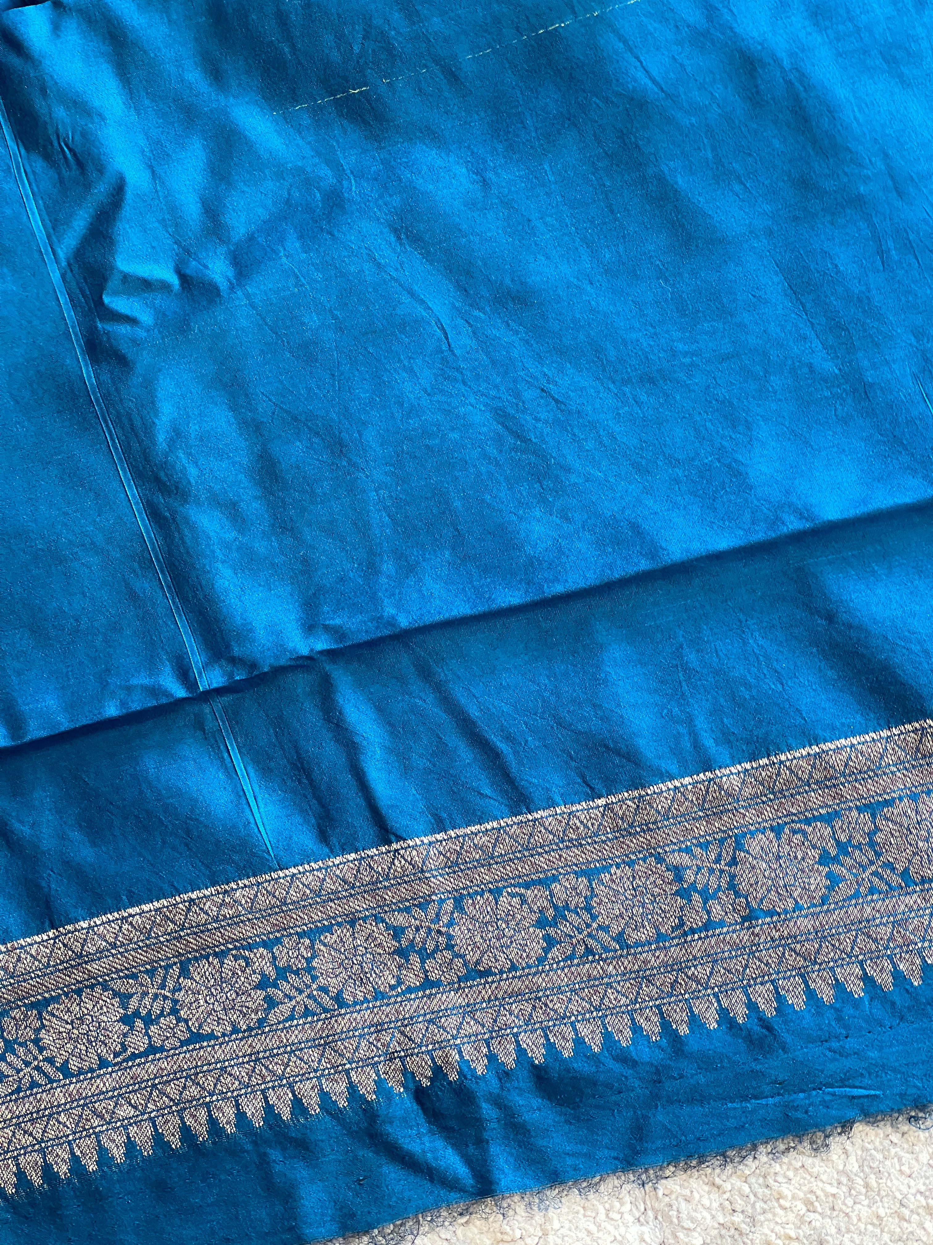Golden Zari With Thread Weaved Banarasi Silk Saree | YNG597