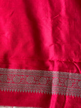 Golden Zari With Thread Weaved Banarasi Silk Saree | YNG594