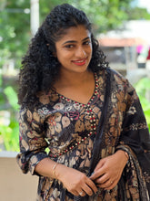 Alia Cut Pattern Muslin Finish Kurta Set | FW109
