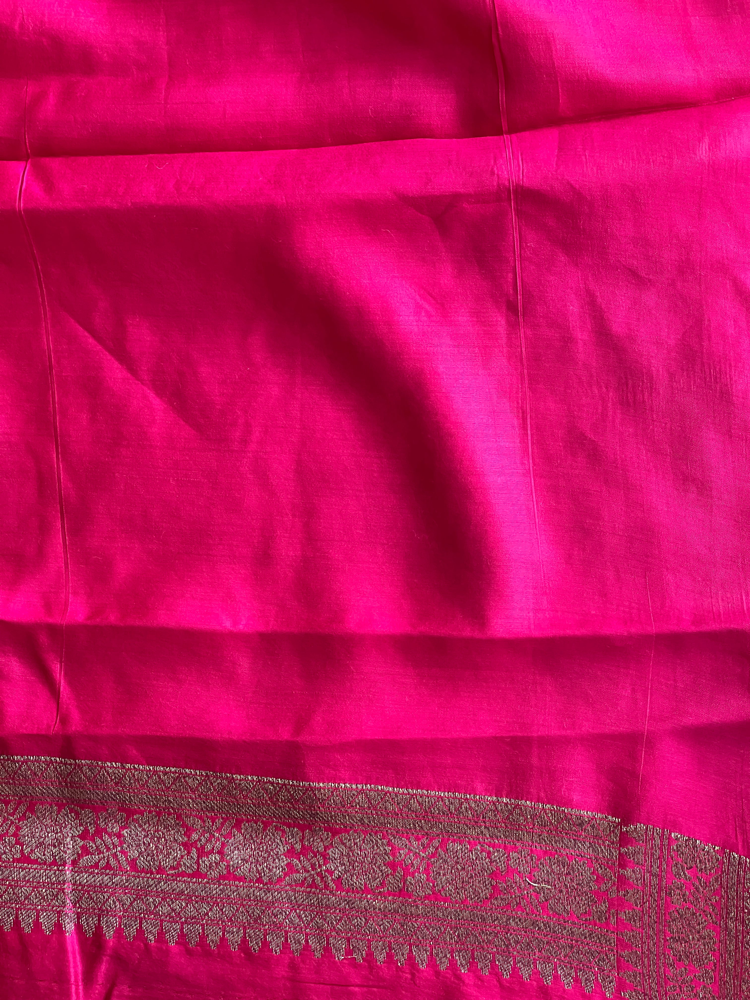 Golden Zari With Thread Weaved Banarasi Silk Saree | YNG598
