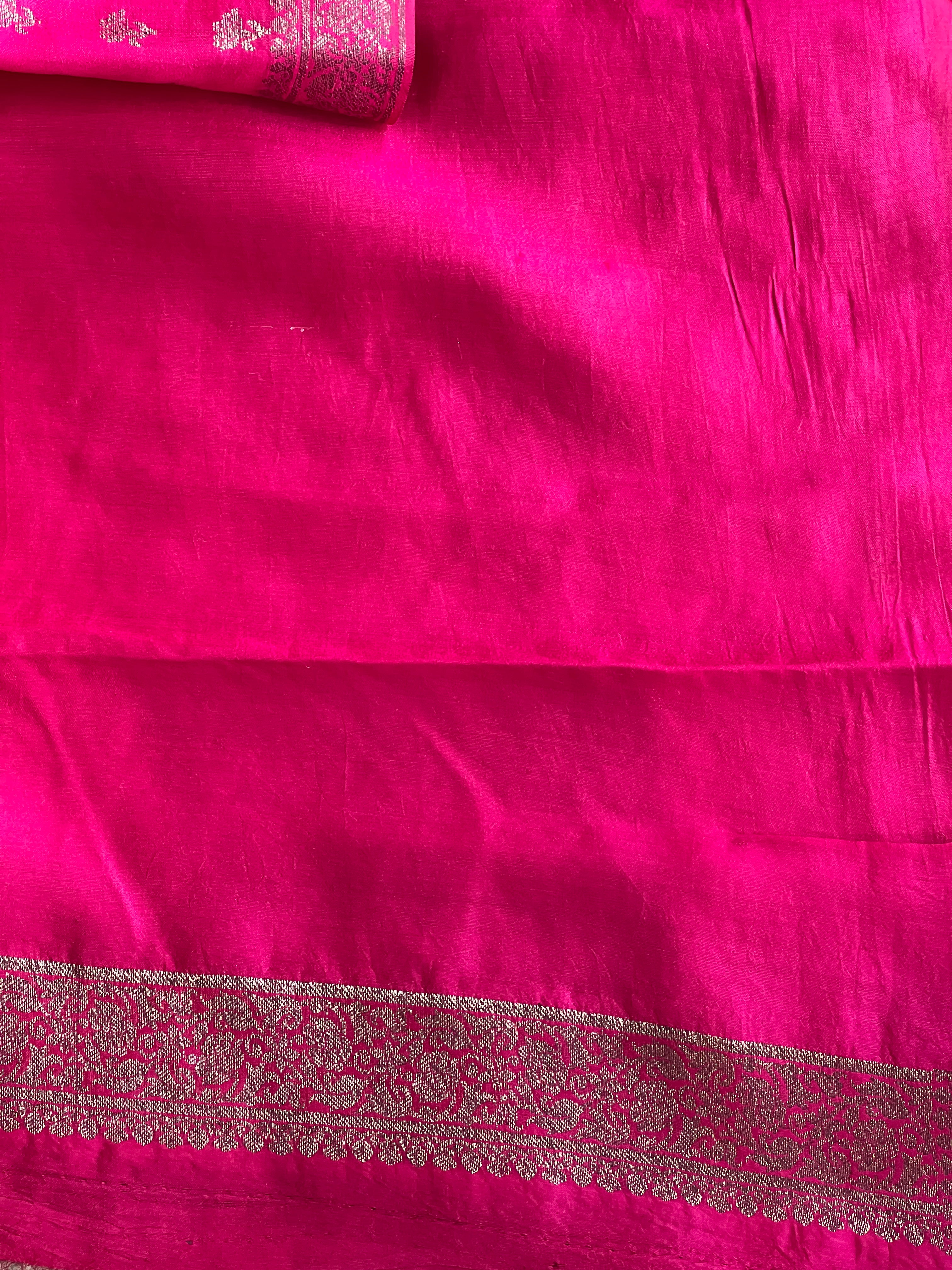 Golden Zari With Thread Weaved Pure Banarasi Silk Saree | YNG589