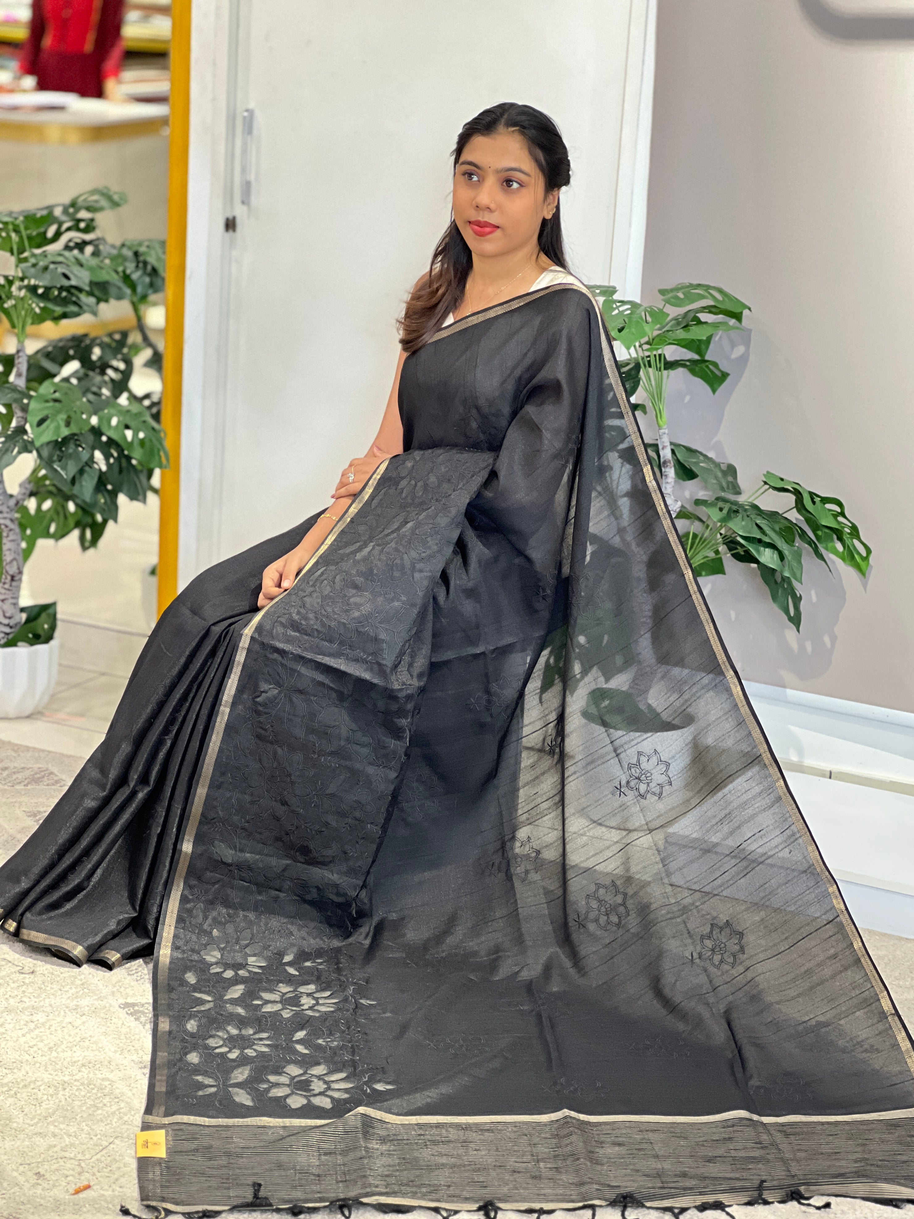 Applique Work Detailed Tussar Finish Saree | RSF109