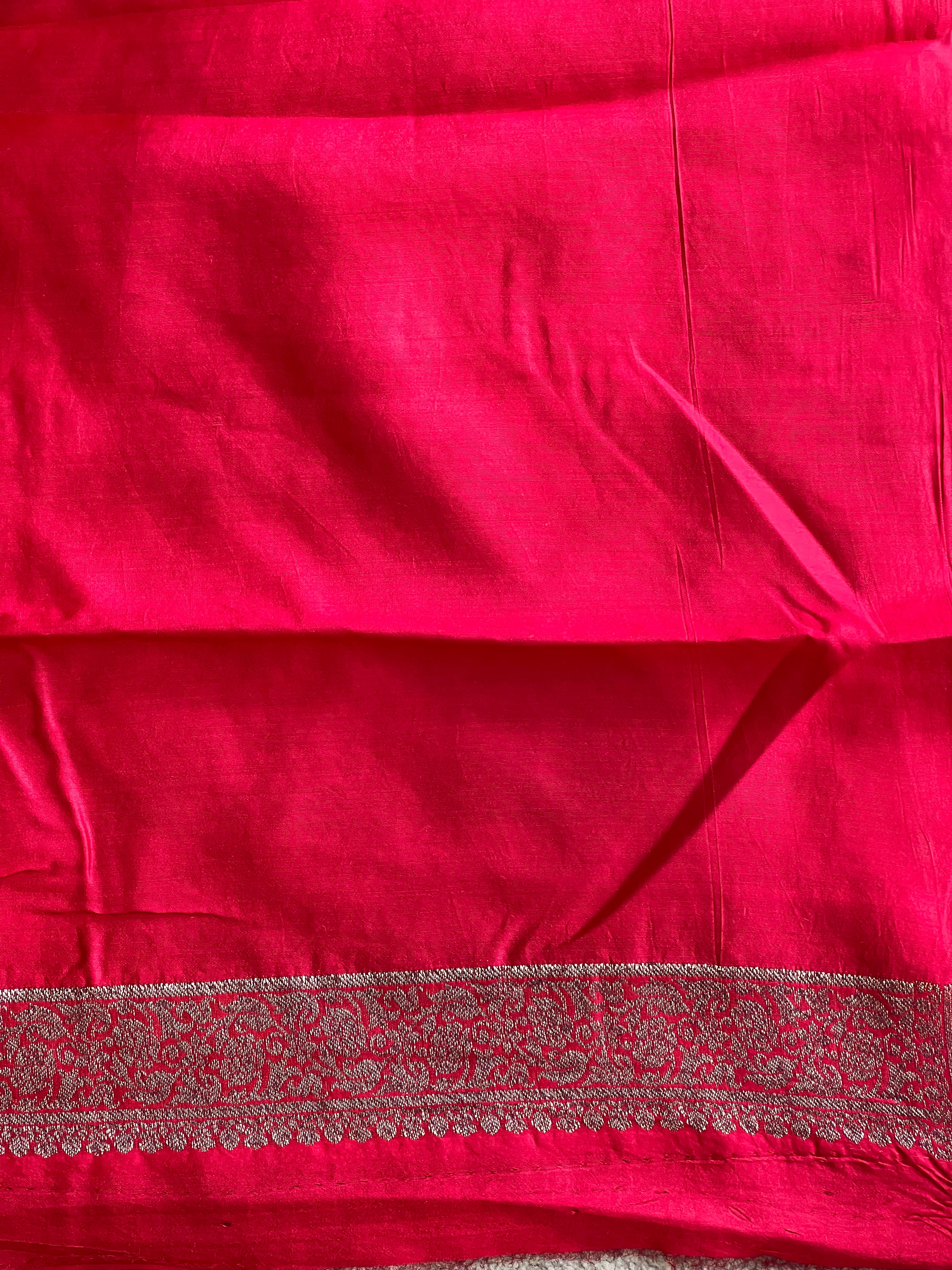 Golden Zari With Thread Weaved Pure Banarasi Silk Saree | YNG591