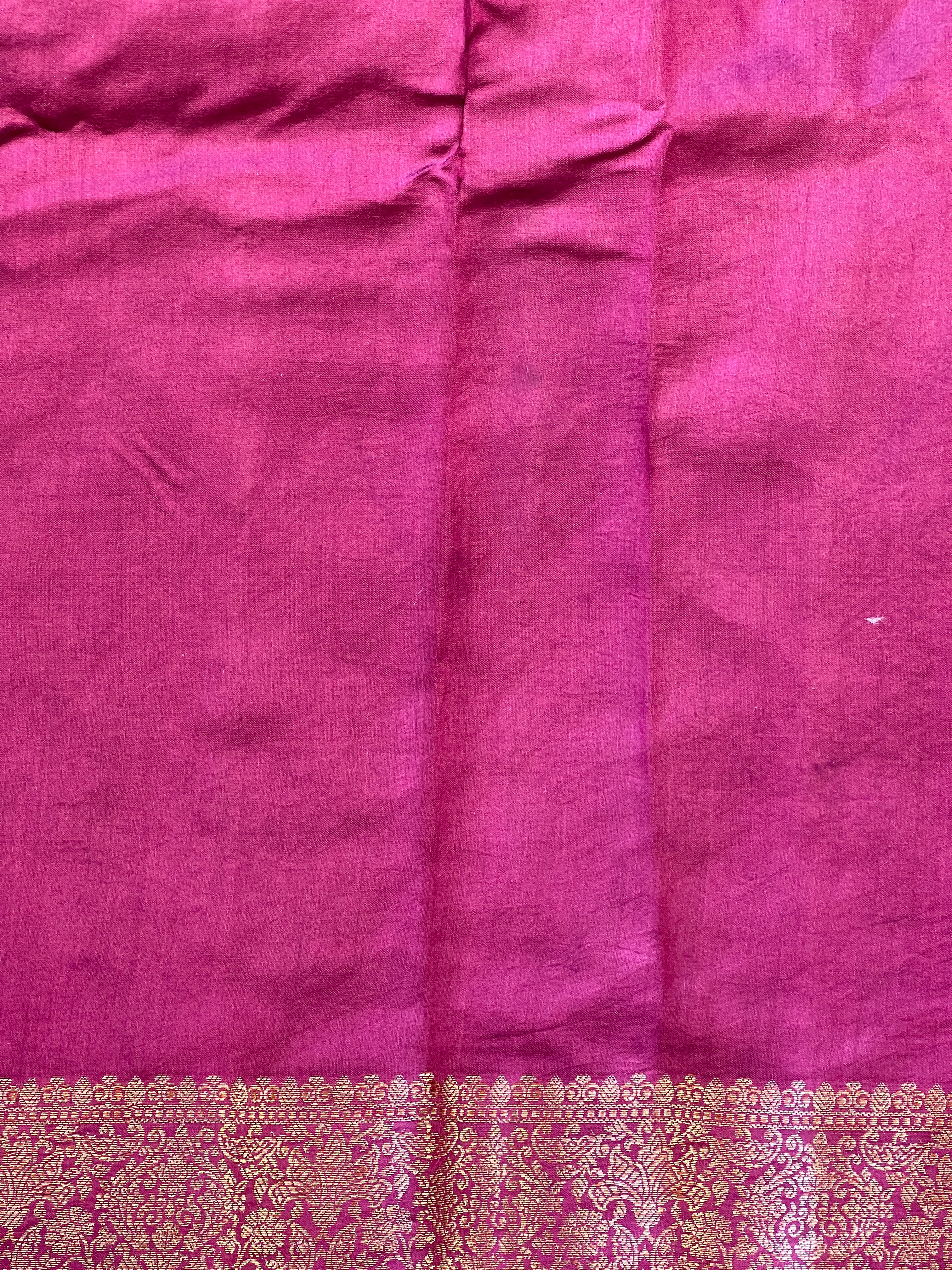 Zari Woven Geometric Patterned Banarasi Silk Saree | YNG587