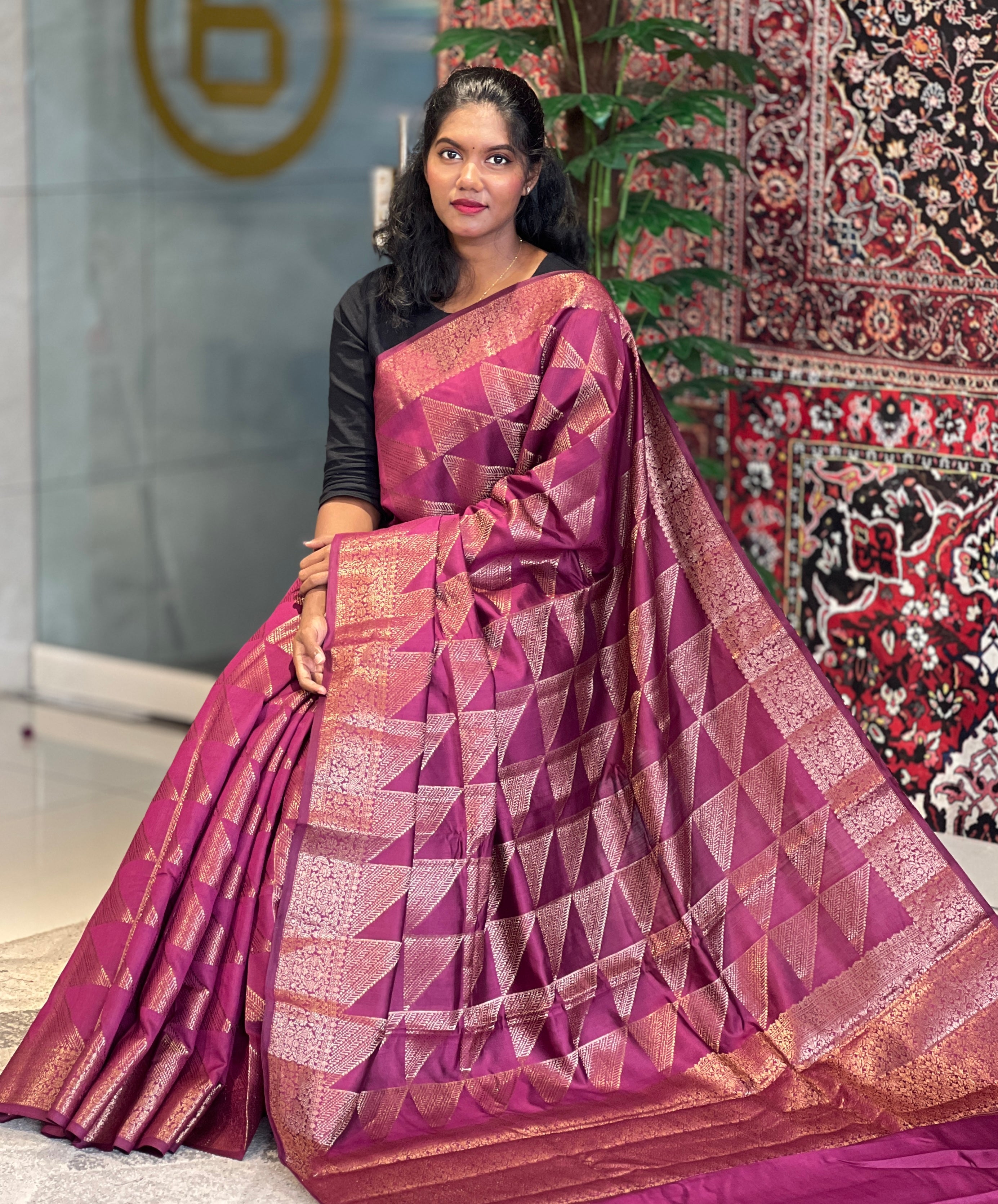 Zari Woven Geometric Patterned Banarasi Silk Saree | YNG587