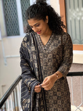 Foil Print Design Muslin Finish Kurta Set | FW128