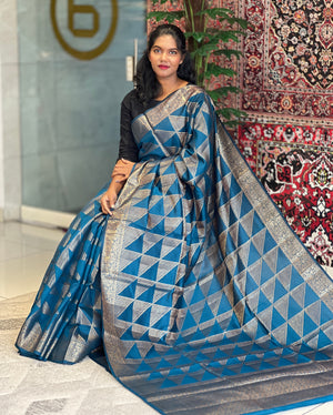 Zari Woven Geometric Patterned Banarasi Silk Saree | YNG586