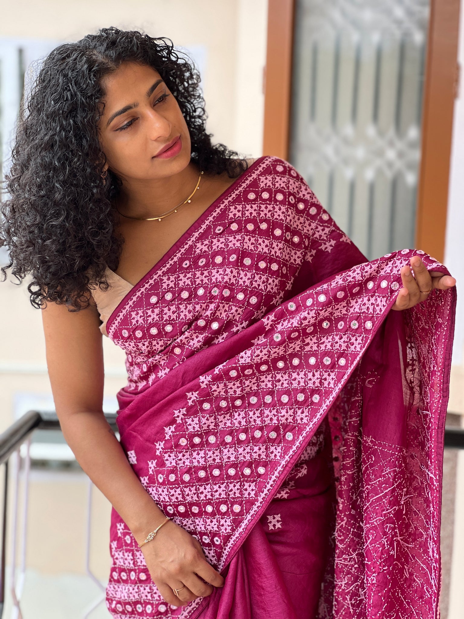 Sindhi Stitch Theme Kutch Work Maroon Colored Saree - Avika Online