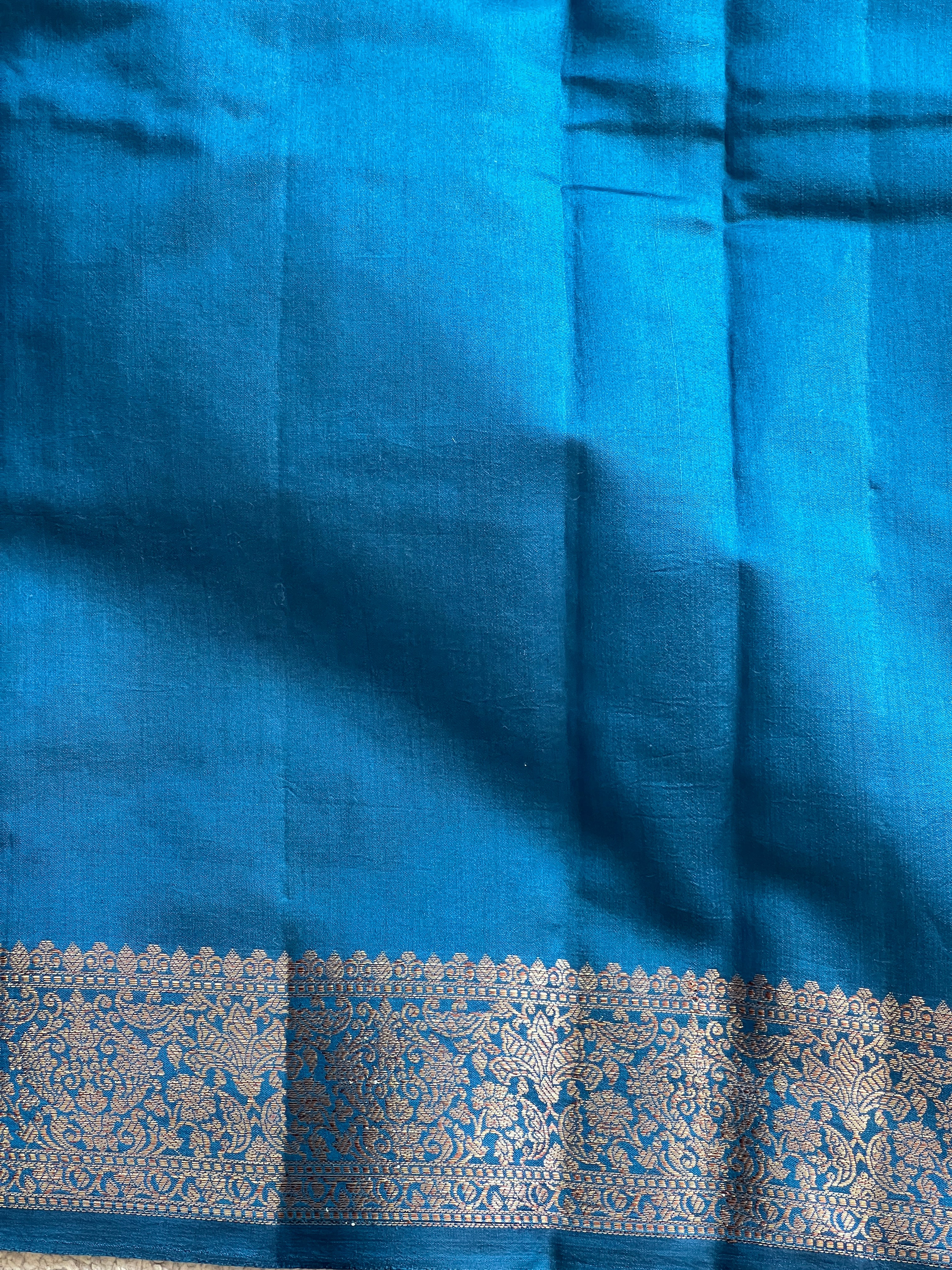 Zari Woven Geometric Patterned Banarasi Silk Saree | YNG586