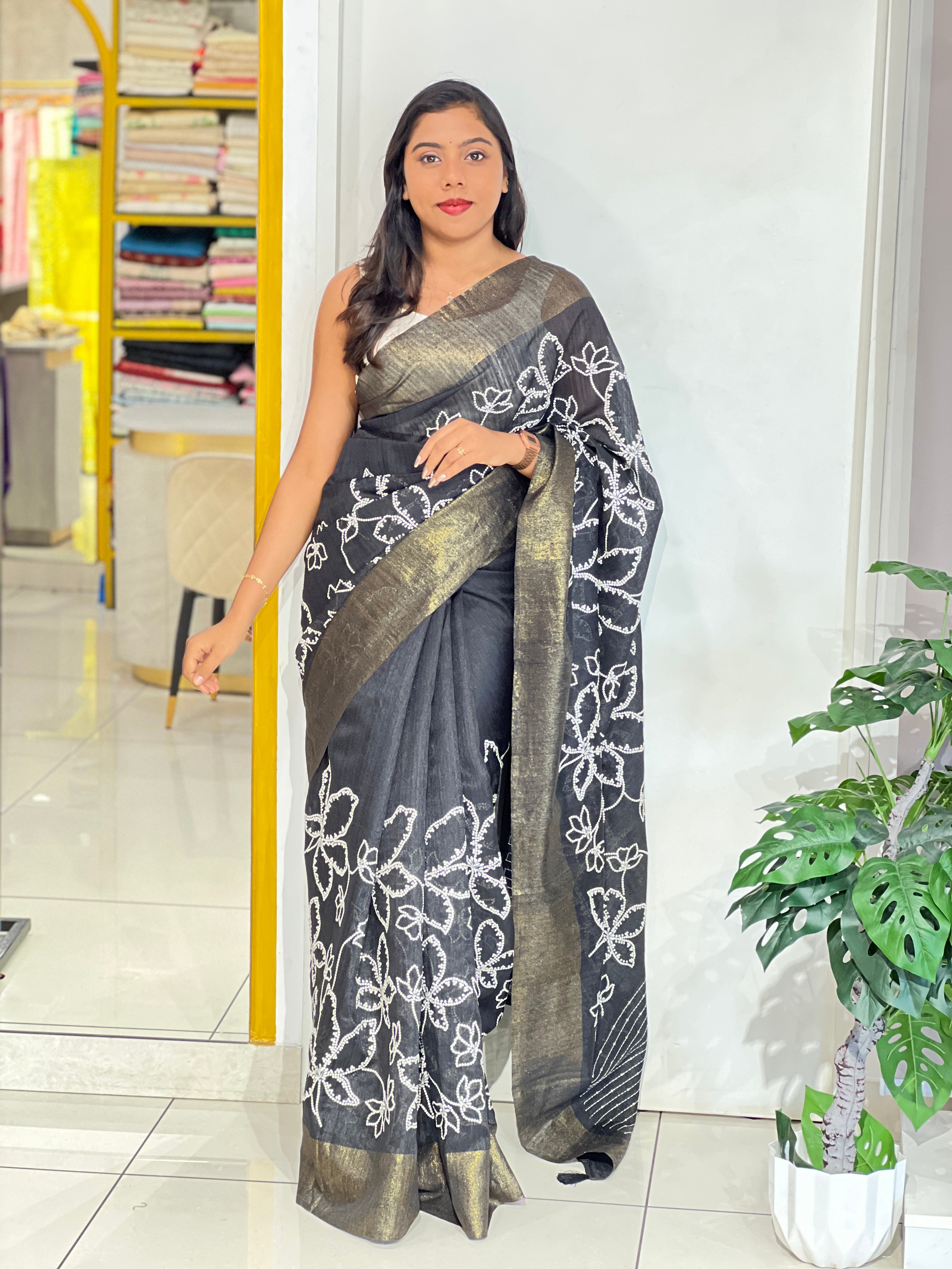 Floral Point Embroidery Detailed Green Silk Saree | BLD1641